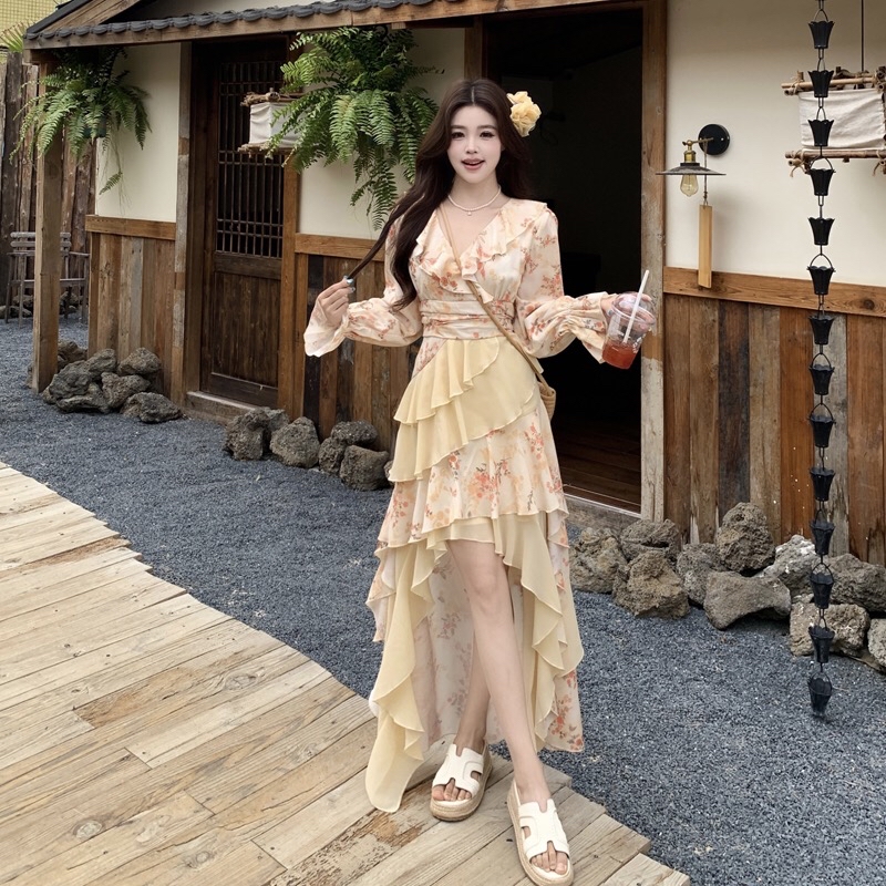 B11(8717) 法式度假风碎花糖果袖拼接斜层荷叶前短后长黄连身裙