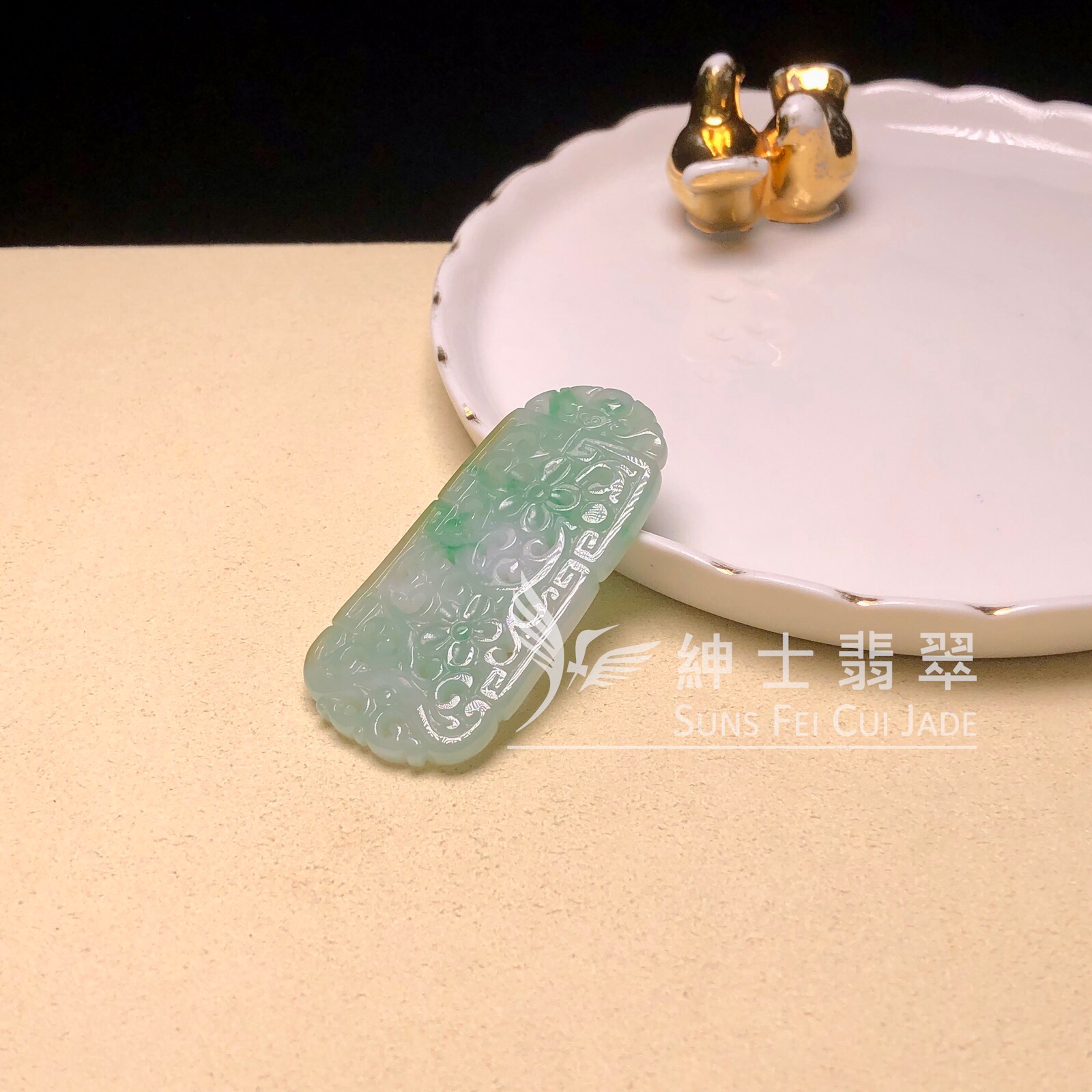 YK01087 黃加綠復古雕花牌 