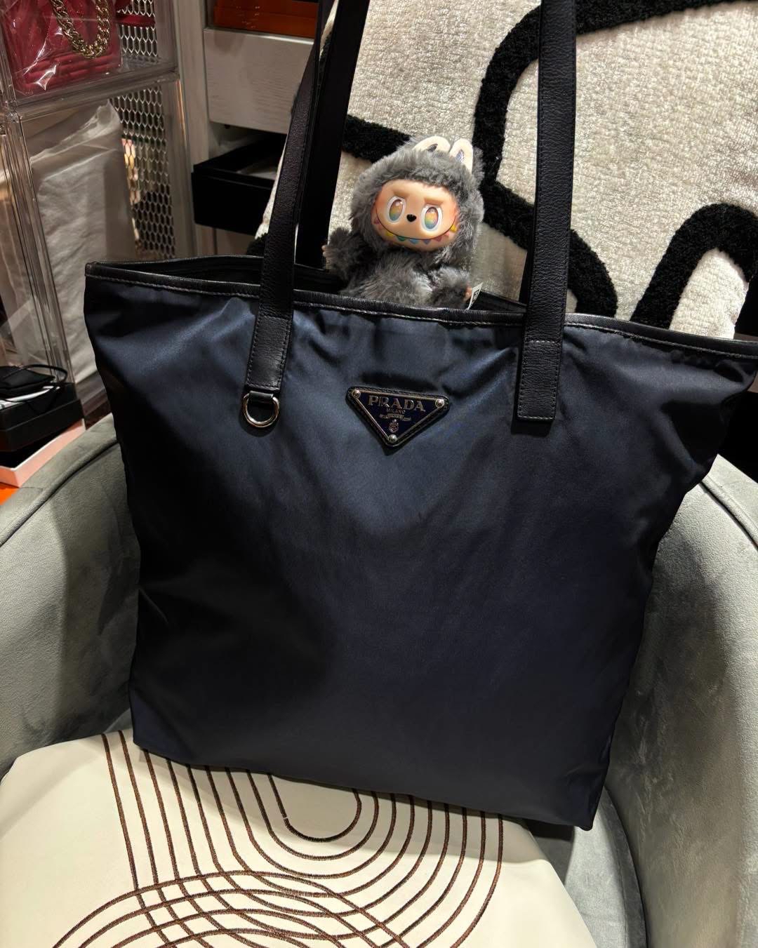 Prada nylon tote bag Navy 100%Authentic, 95%New 
