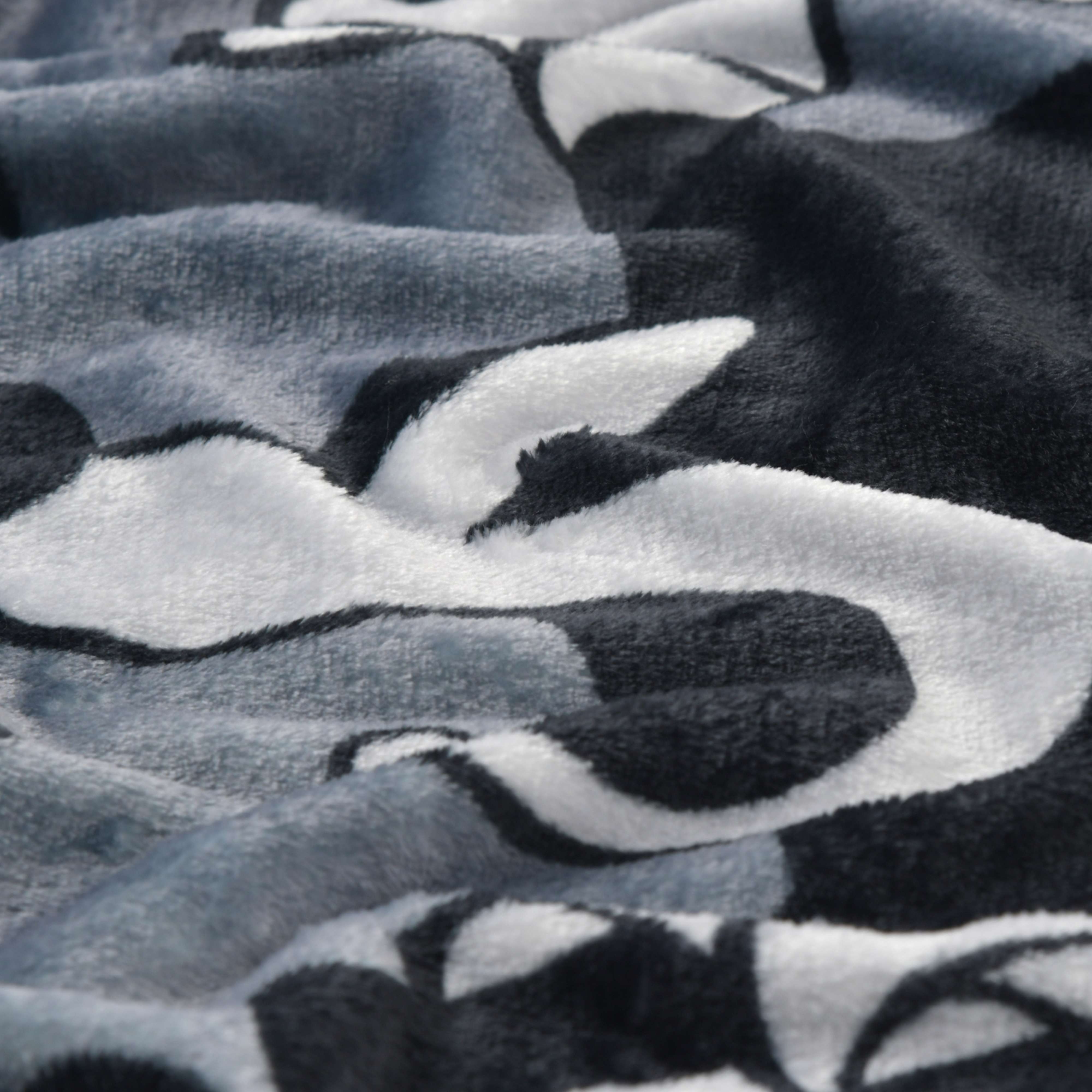 🌸 【預訂】黑白Mickey Blanket <日本限定>-The Skeleton Dance The Haunted House