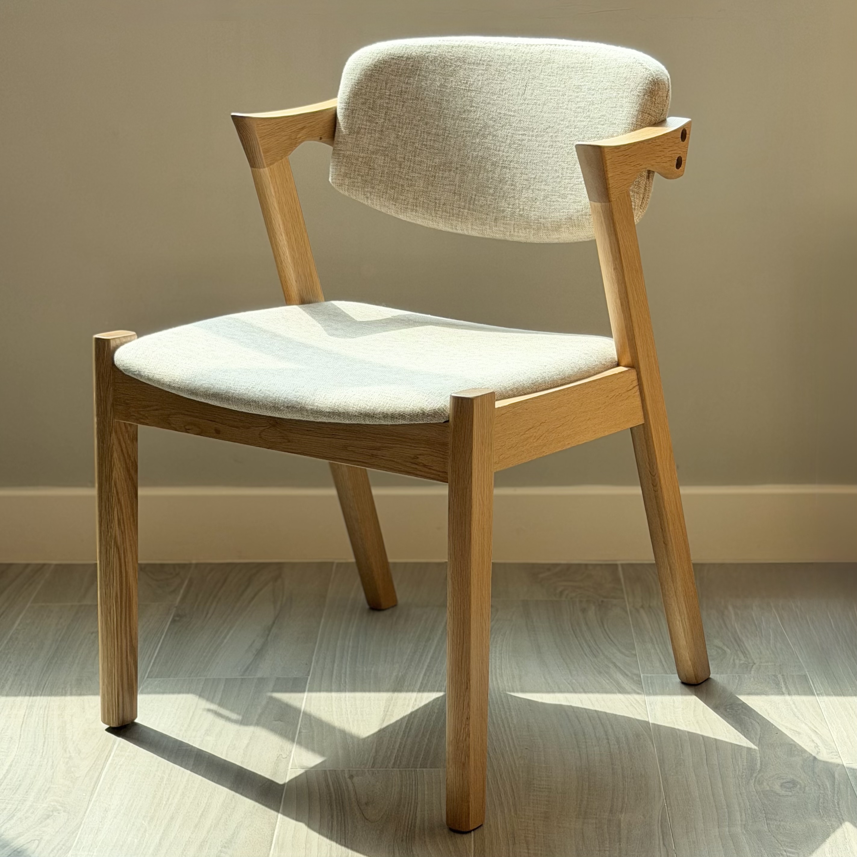 Z Arm Chair