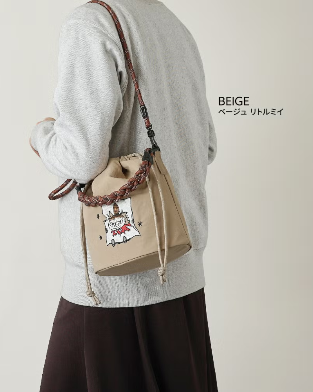 日本代購【 2026新產品 日本直送 精緻刺繡 x 實用度滿分💯 姆明家族 2Way 輕量防潑水索繩袋 Moomin 2Way Drawstring Bag • Water-Repellent Nylon 】