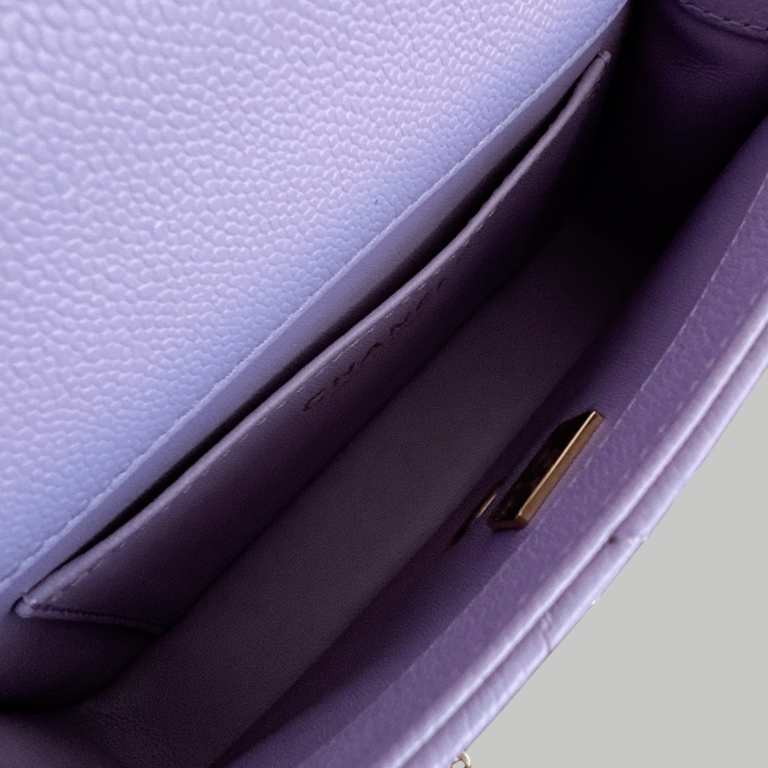 Chanel Caviar 紫色荔枝皮心形調節扣