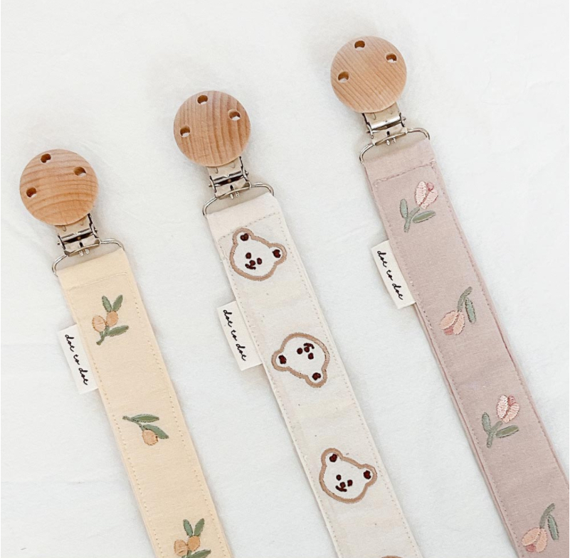 Dottodot 木製刺繡奶嘴夾