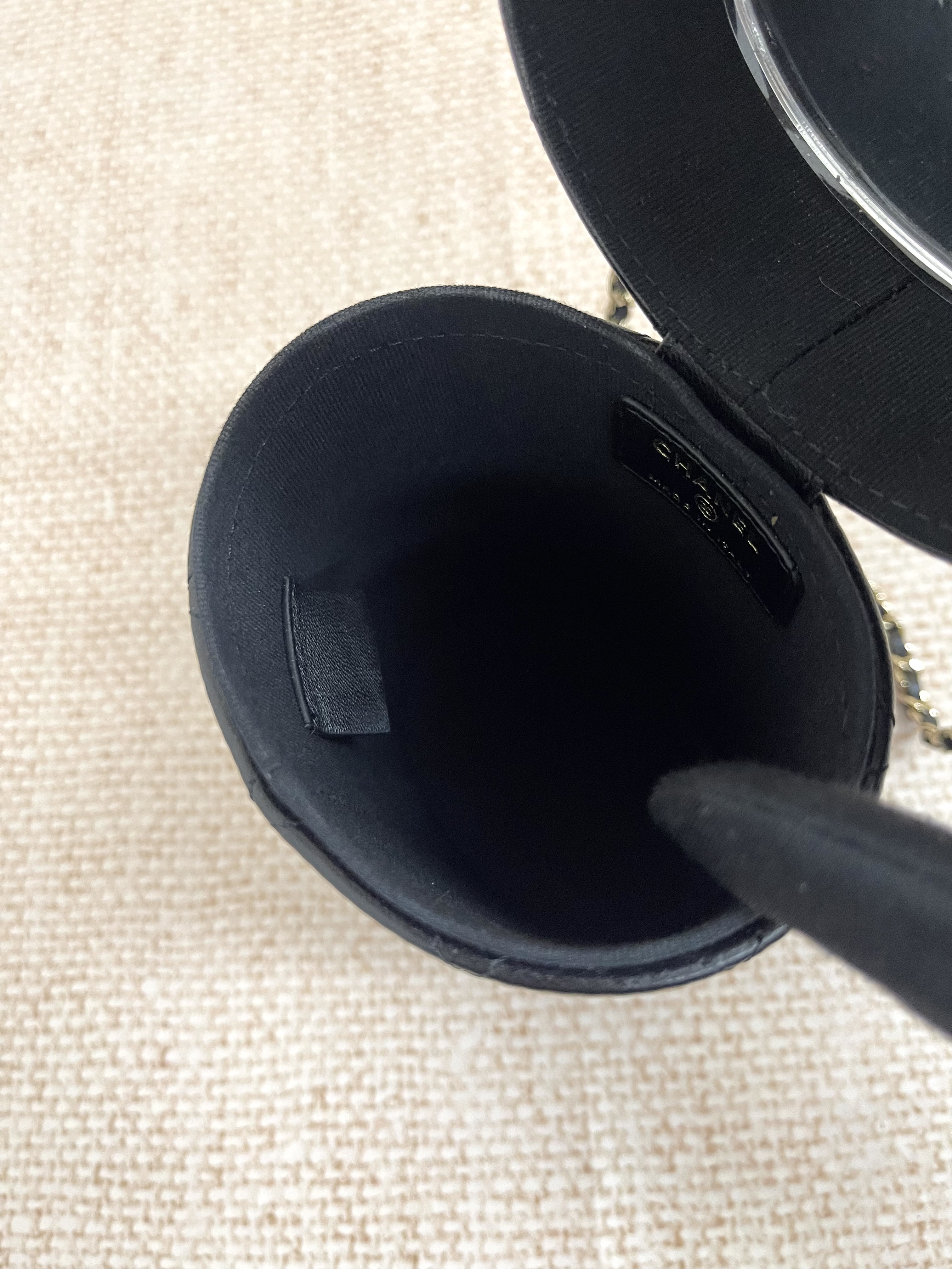 Pre-owned Chanel Round Vanity Case/ Product Code: 26042801