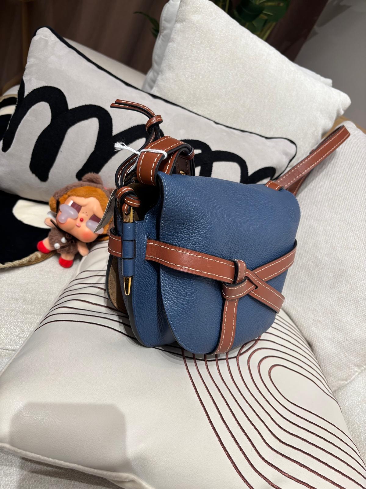 Loewe gate small 牛仔藍 100%Authentic ,95%new ✅dust bag