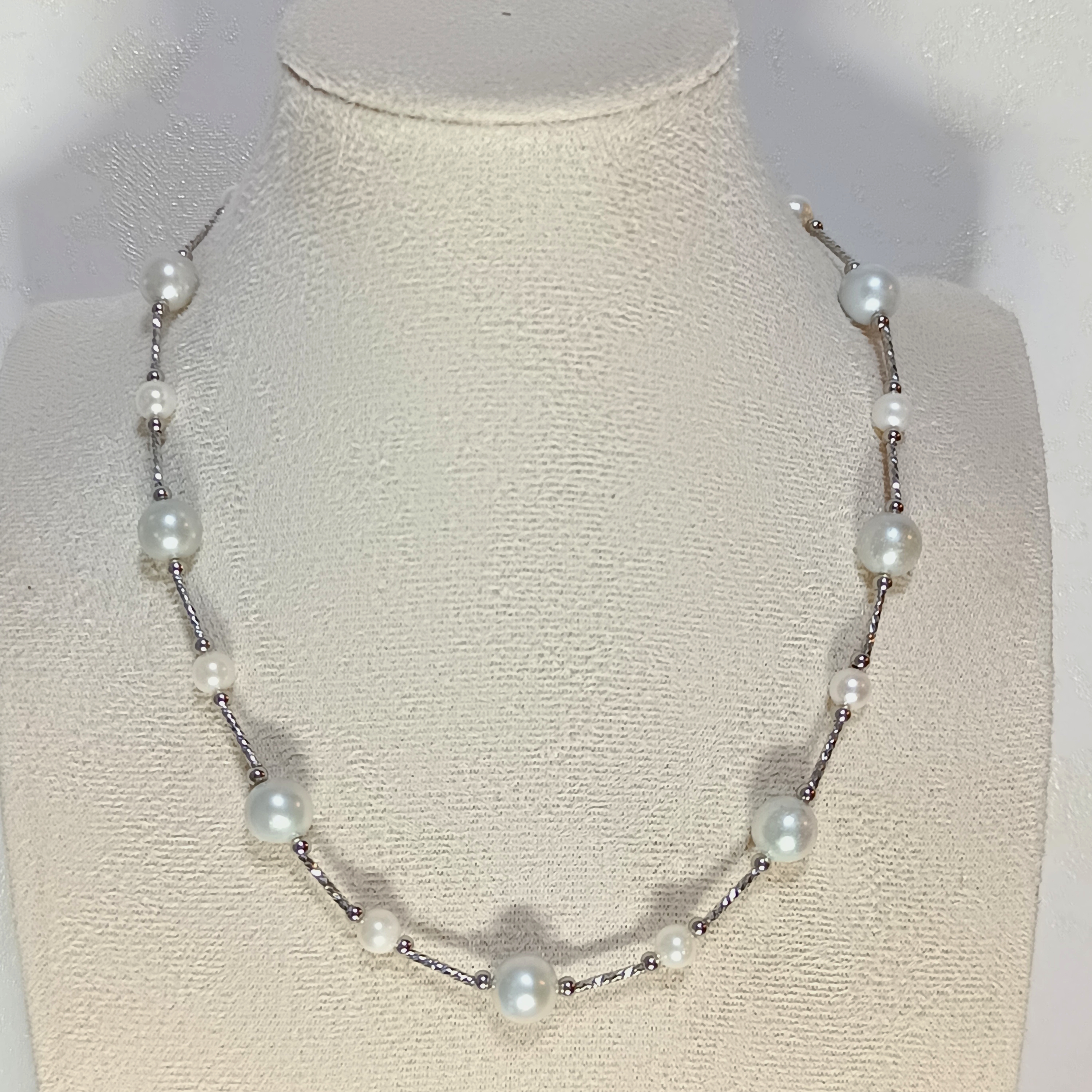 正圓強光日本akoya 海水珍珠+銀灰色真多麻海水珍珠滿天星款注白金鎖骨鍊