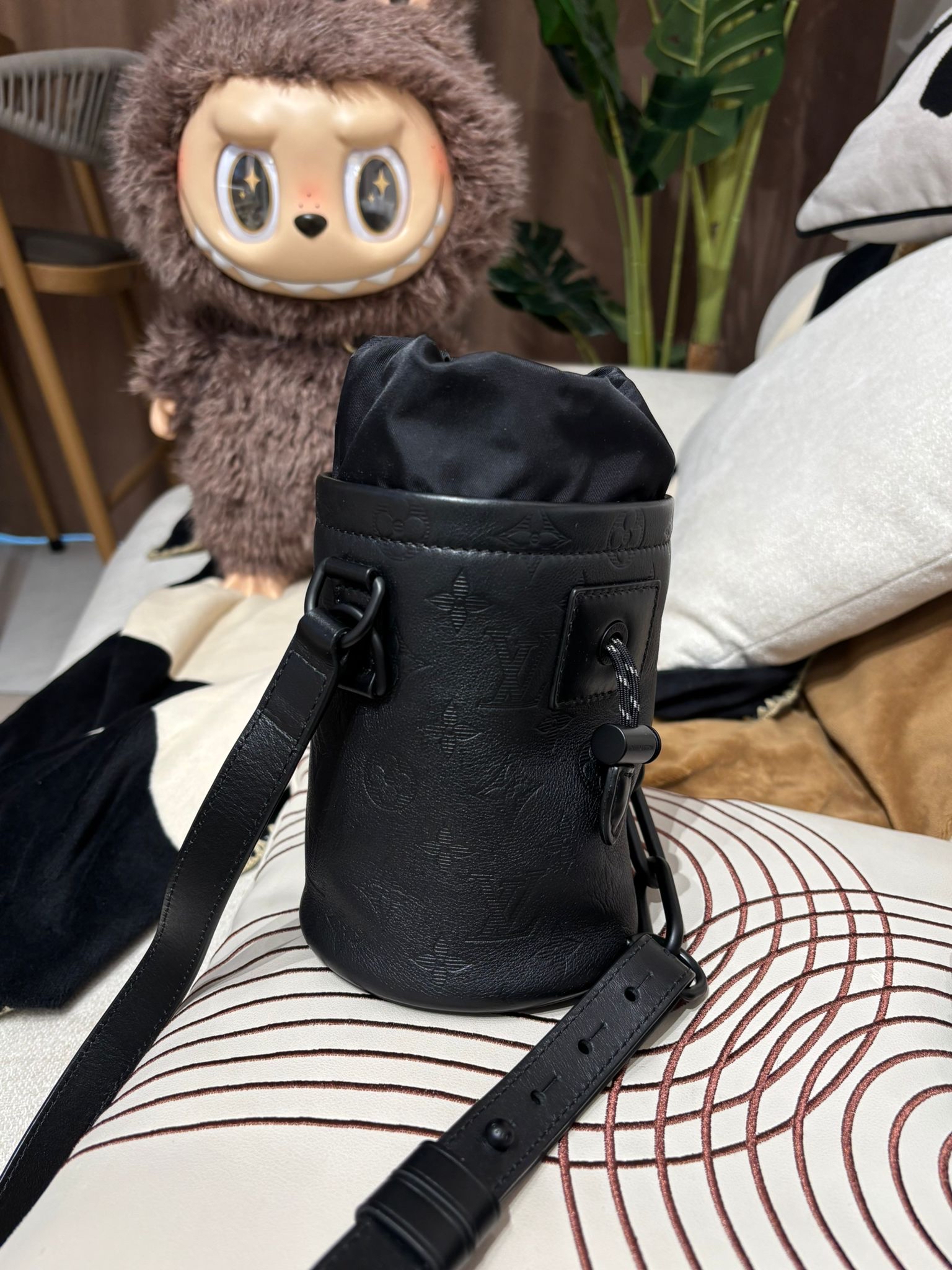 LV Chalk Nano Empreinte Monogram Black Calfskin Bucket Bag m44628 100%Authentic ,98%new✅dust bag  