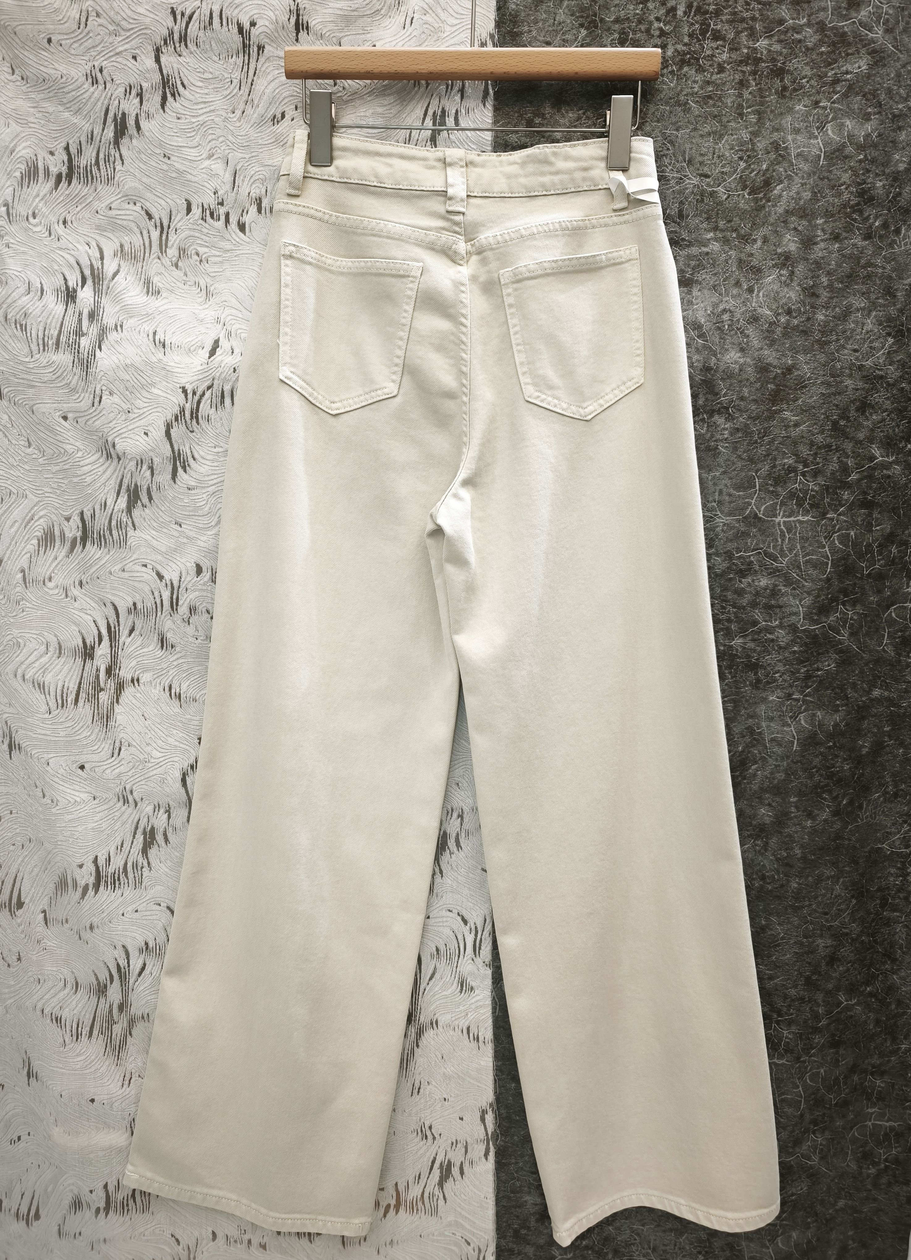 奶油白彈性牛仔褲