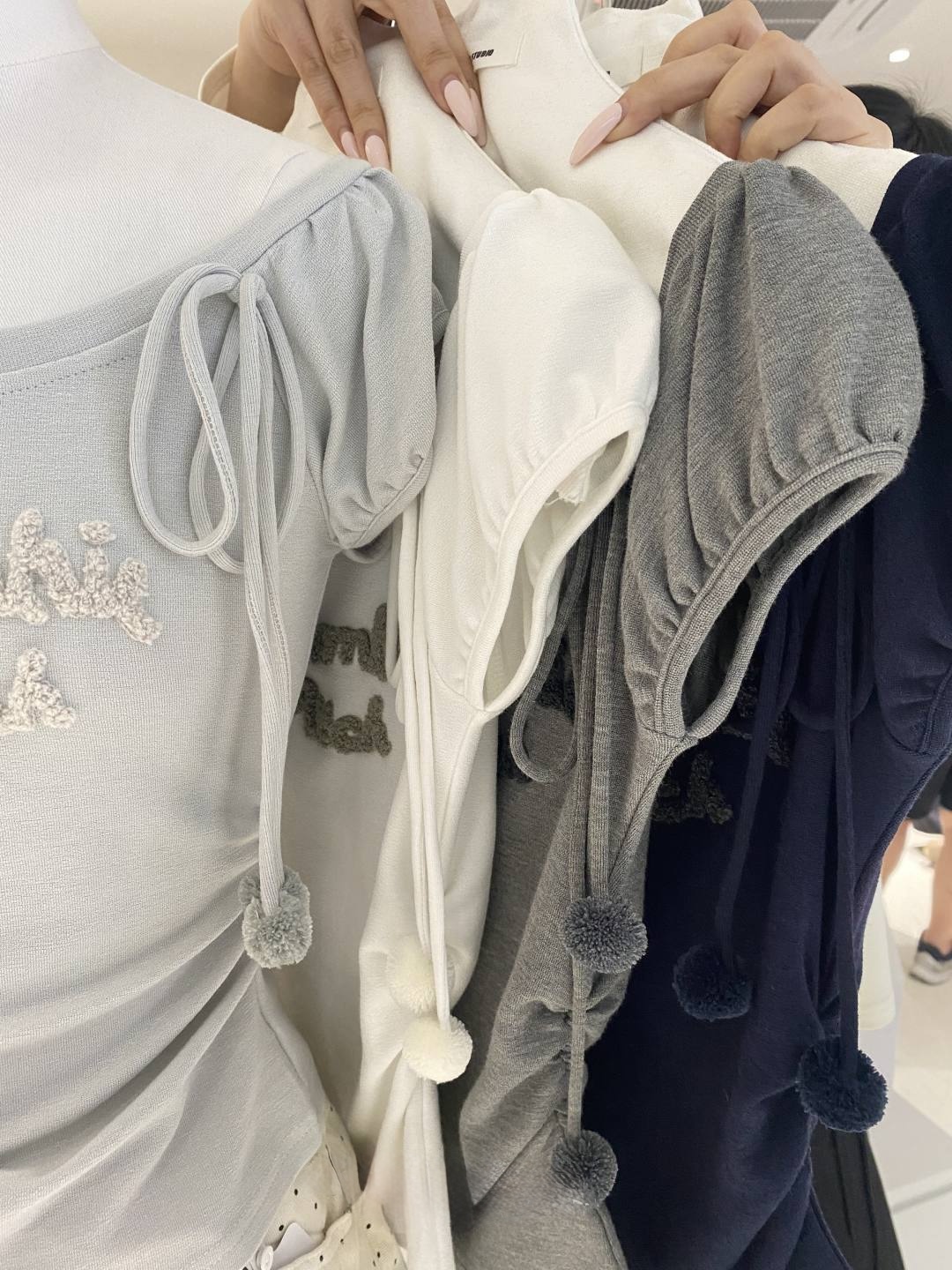 泡泡袖上衣 Bubble Sleeve Hair Ball T