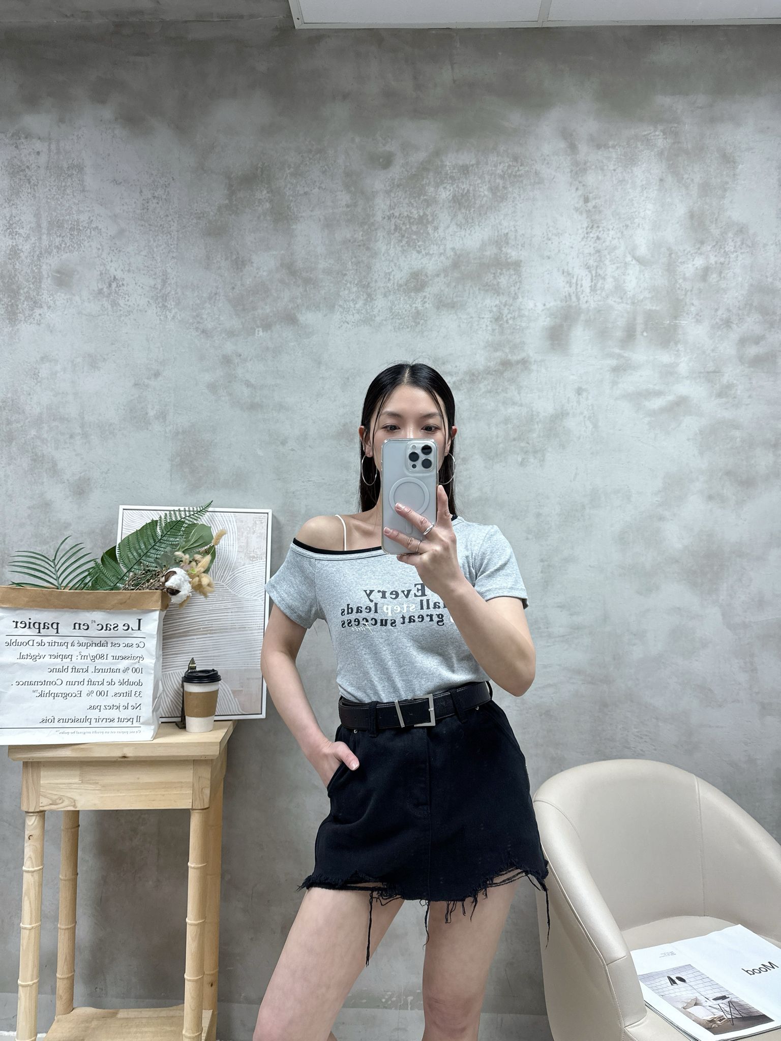 B05 拼色領斜腳英文字Top