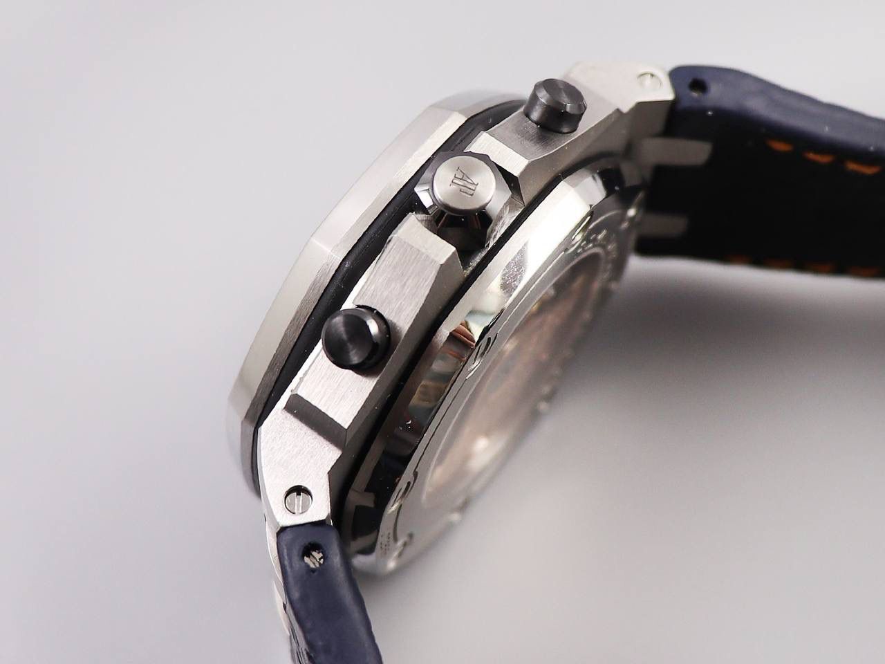 A P26470st蓝天白云V2版经典a p计时款式之一 搭载复刻原版3126机芯 直径42mm 厚度15.6mm 🔥注：JF的所有3126机芯系列是目前市面上壳身最薄和复刻程度最强的版本🔥🔥