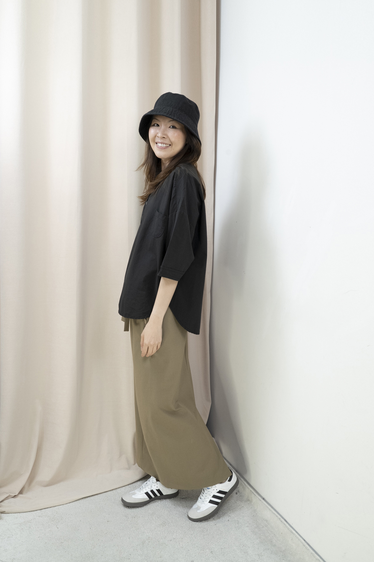 半開胸口袋斯文休閒上衣(黑色）