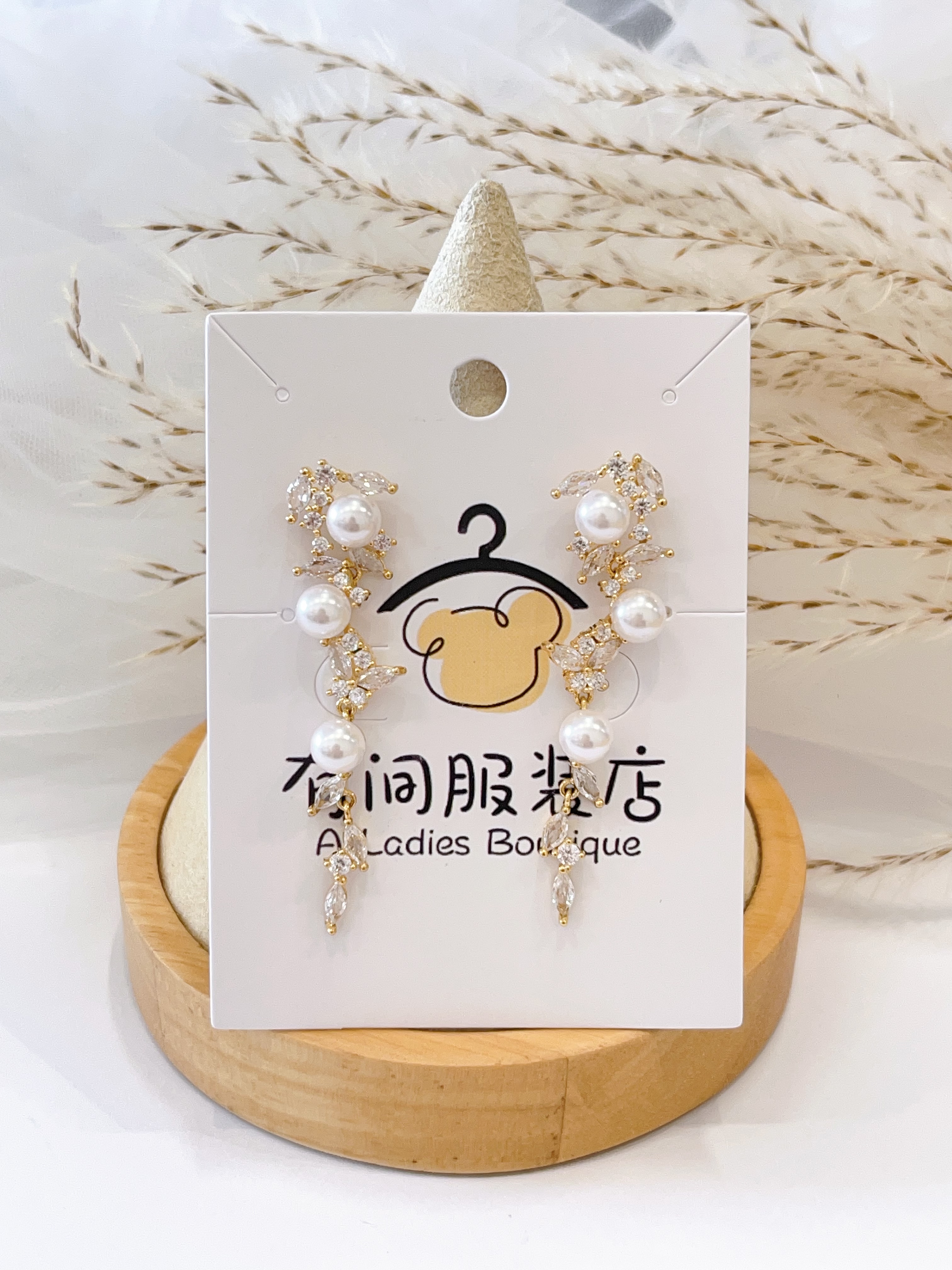 时尚精美珍珠长耳环