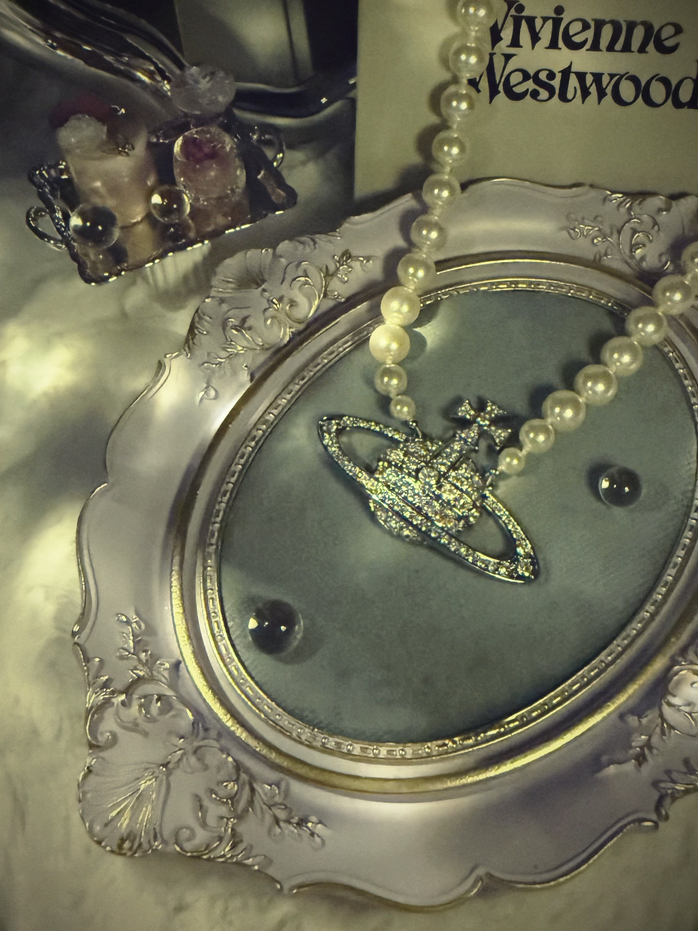 VW Man Bas relief pearl necklace S