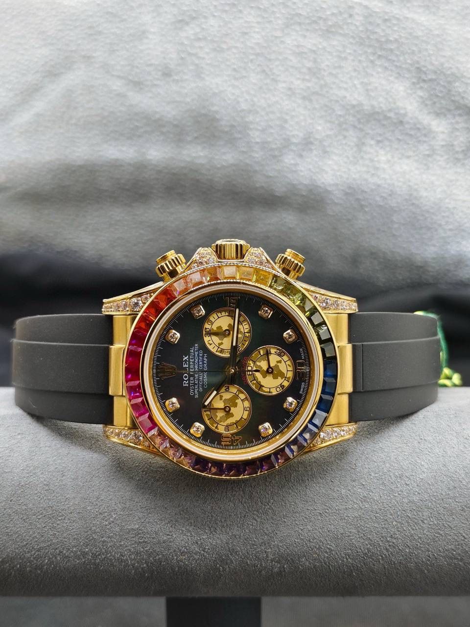 劳力士 ROLEX 迪通拿系列 🎮宇宙计时型迪通拿40系列——904精钢 1⃣️采用天然藏青贝母面双重真铂金小眼，每一张都精挑细选，秒杀其它现有版本的细节和做工！ 2⃣️厚度12.4mm，🎮 采用7750机芯，一档调时，中间不再有日历空档，计时功能一切正常使用！ 3⃣️超级904钢材质，蓝宝石镜面！每个细节都做到了极致！欢迎品鉴！🎮S1精致推荐男士多功能机械腕表