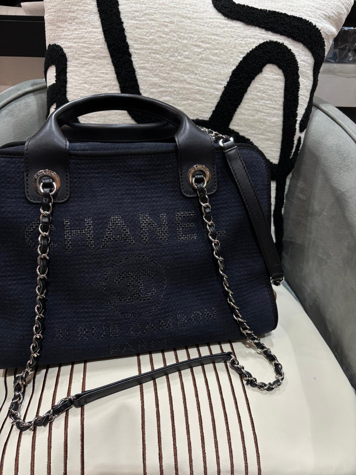 Chanel deauville Boston bag  Navy 100%Authentic,95%new  ✅晶片✅Dust bag 
