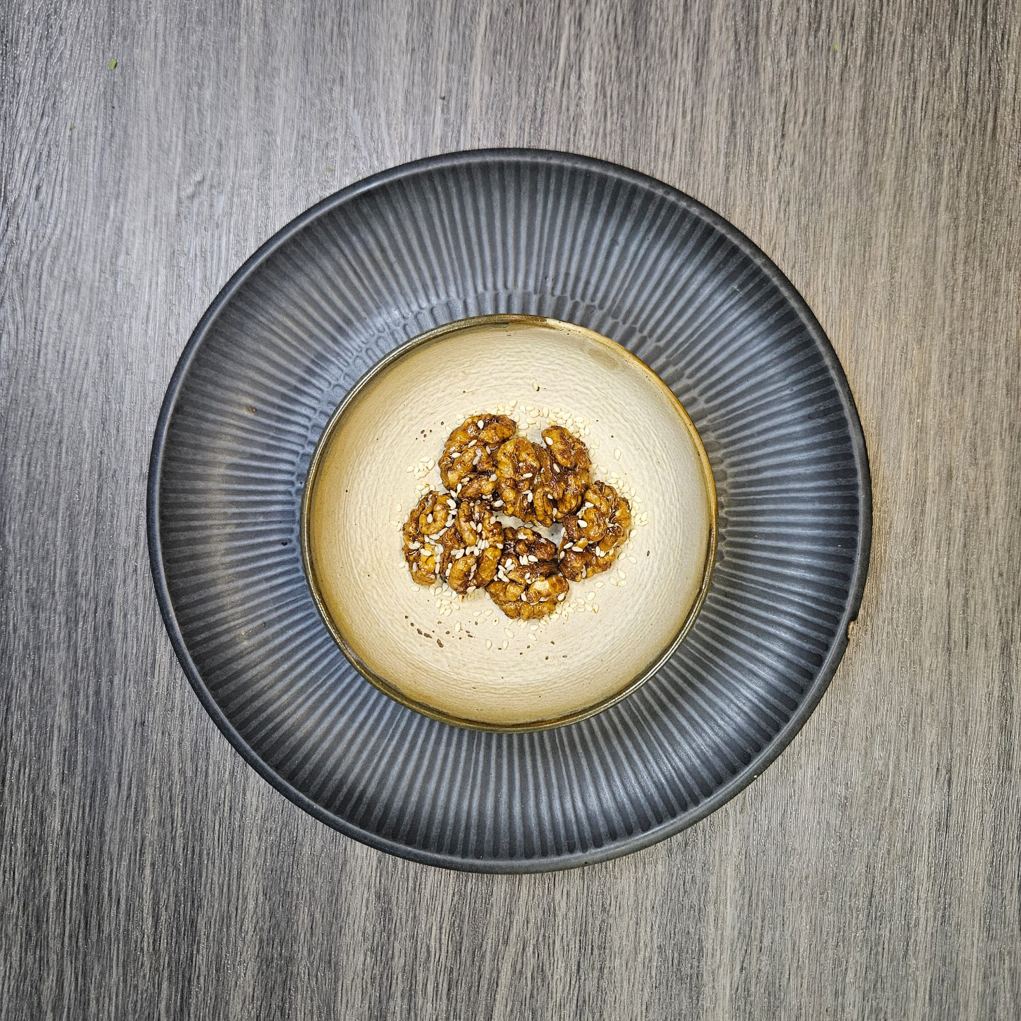 琥珀合桃 Sesame Glazed Walnut