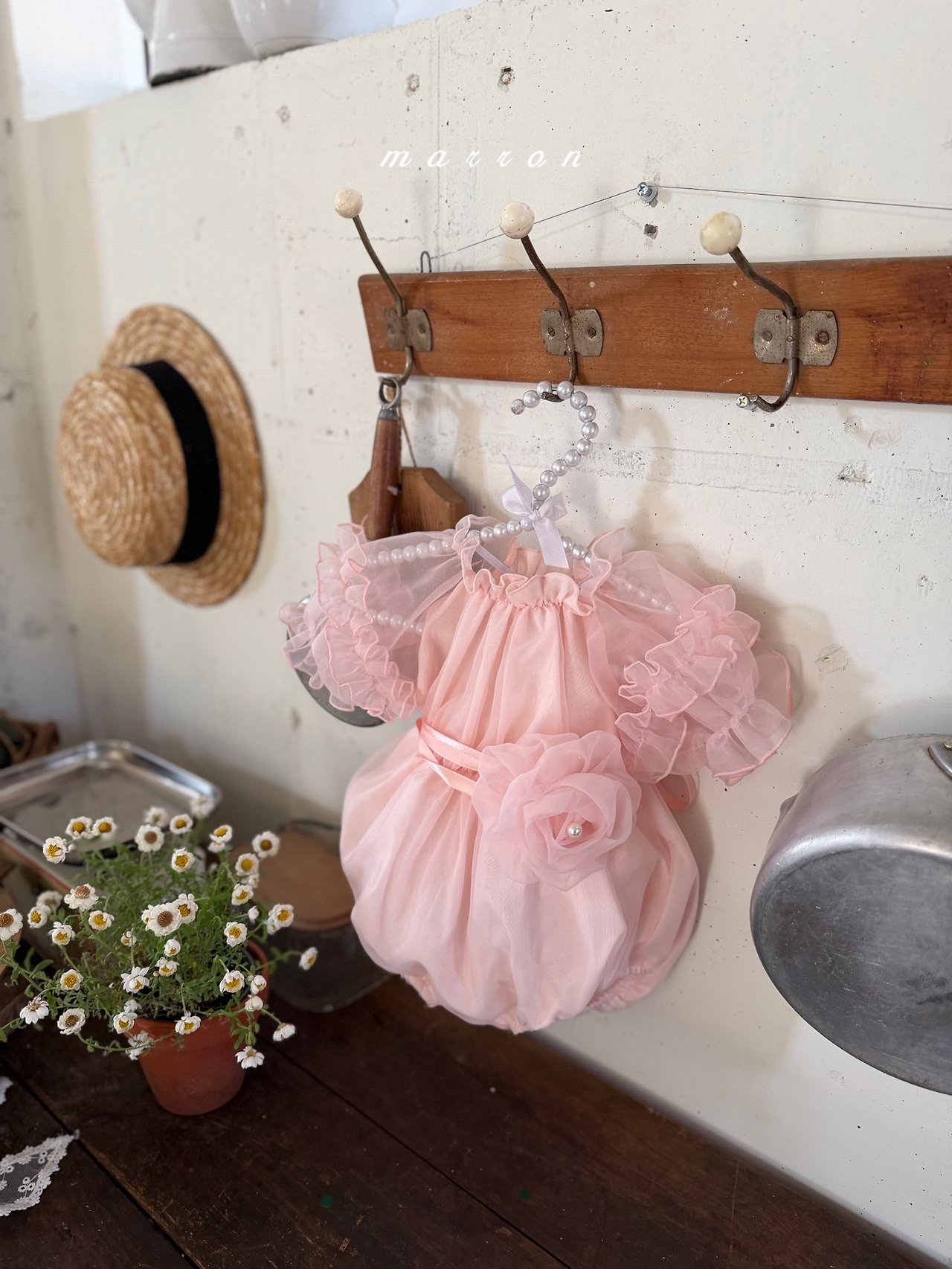 ☀️預訂 韓國直送☀️🇰🇷Marron兩色玫瑰腰帶薄紗泡泡袖包屁衣