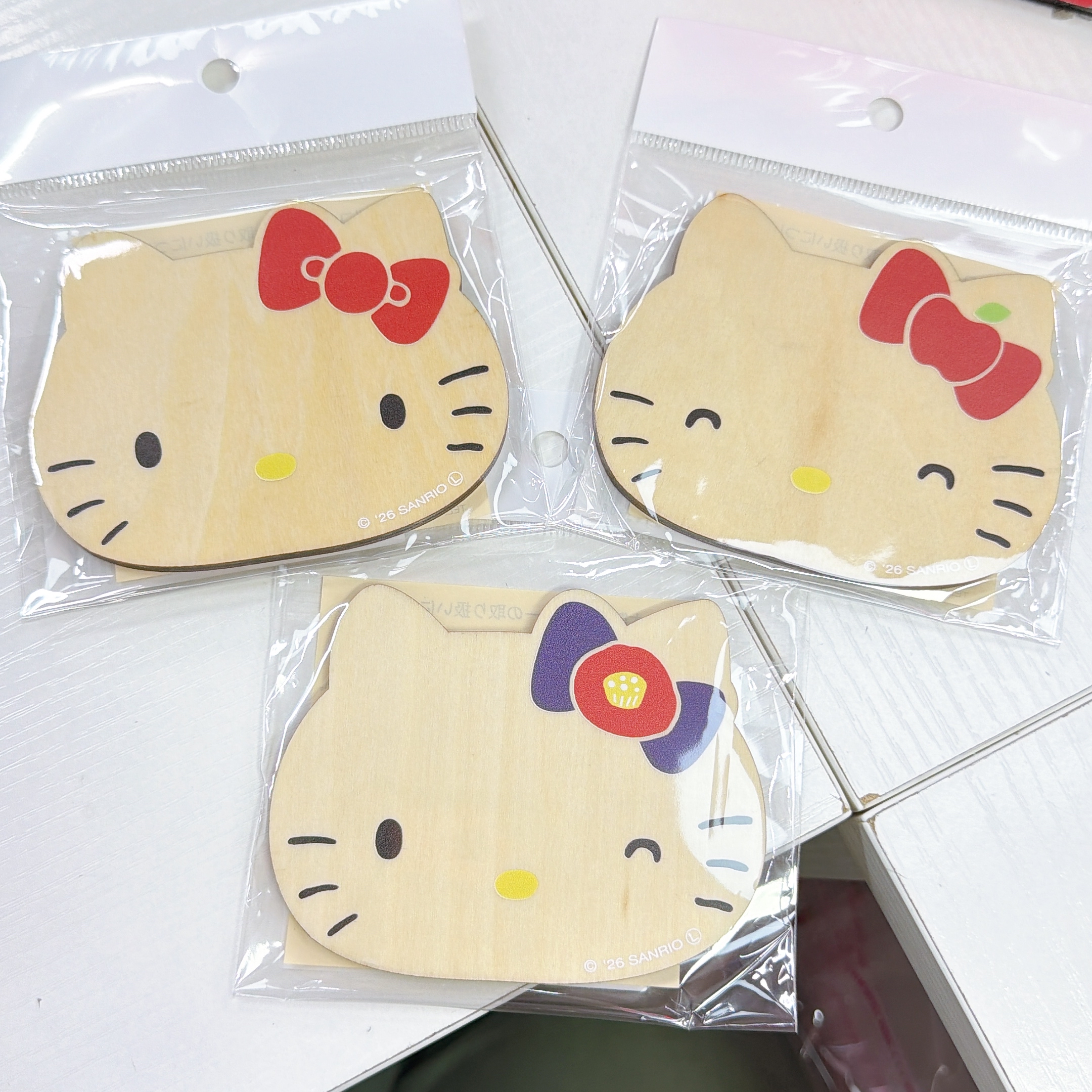 日本直送Hello Kitty木杯墊