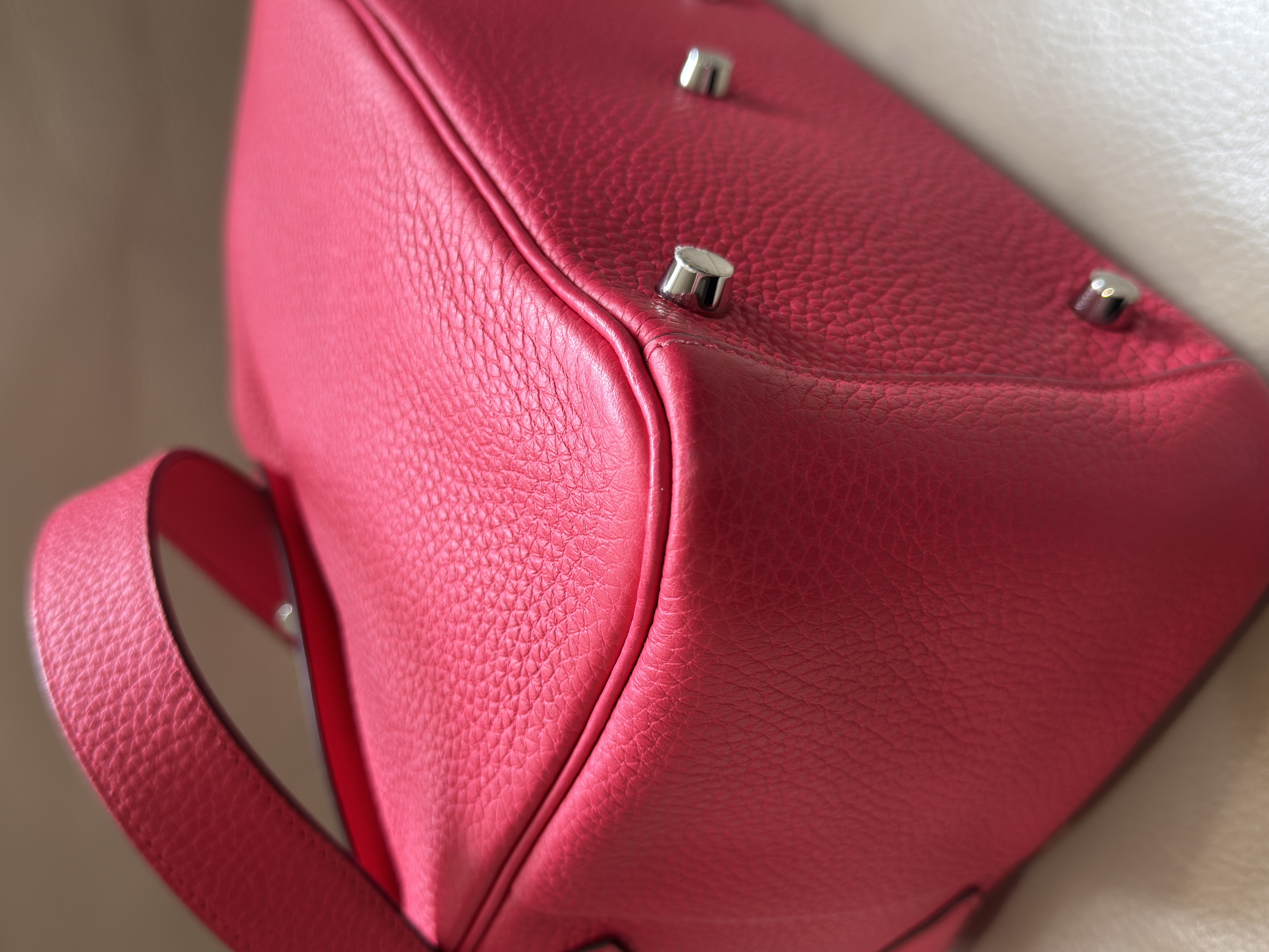 Pre-Owned HERMES Lindy 26 / Stamp Y 寶石紅 / Product Code : 26042502