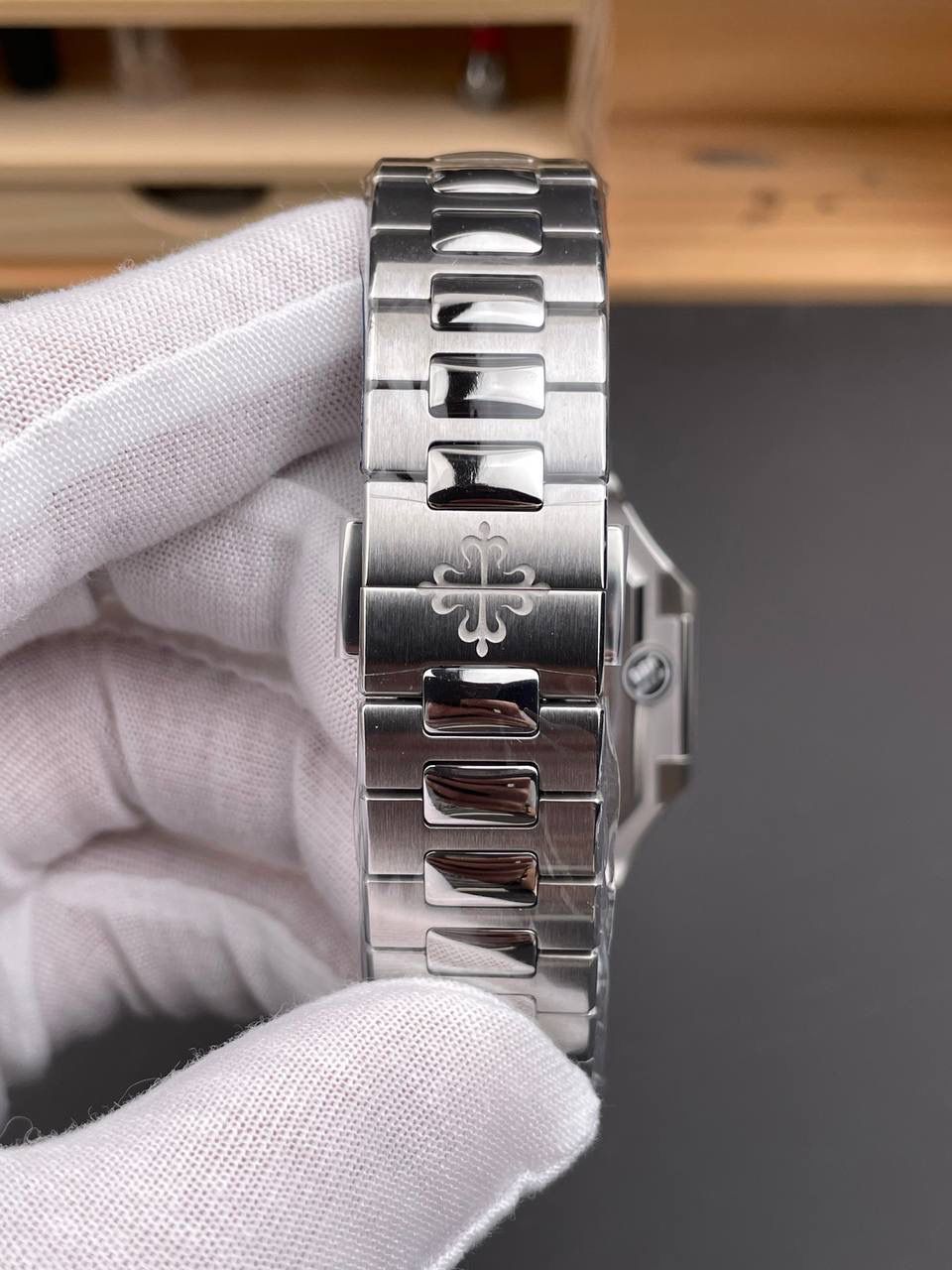 百达翡丽鹦鹉螺系列复刻男士腕表，绿色表盘，精钢表带