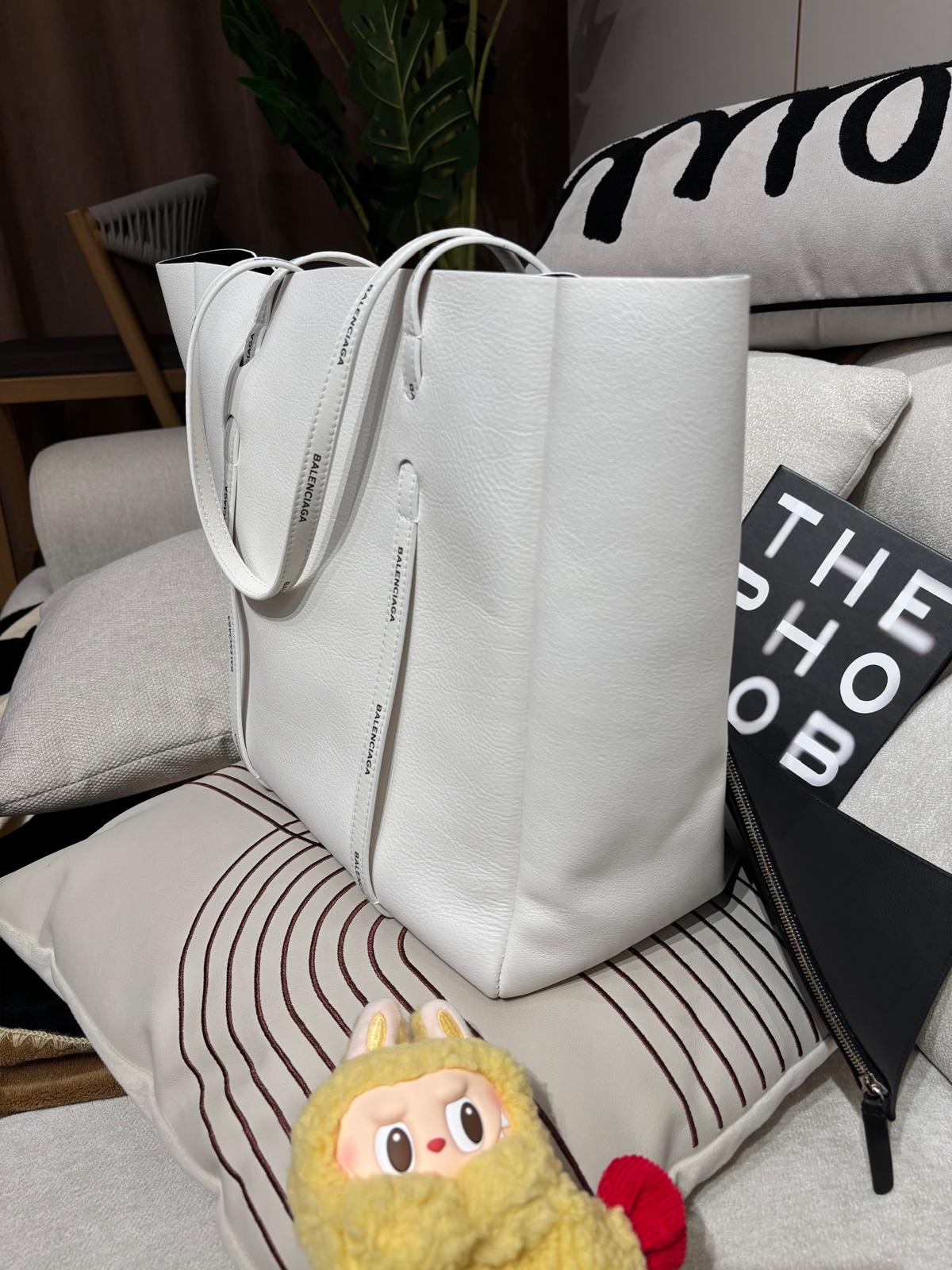 Balenciaga Everyday Tote Bag Calfskin 100%Authentic, 98%New ✅Dust bag