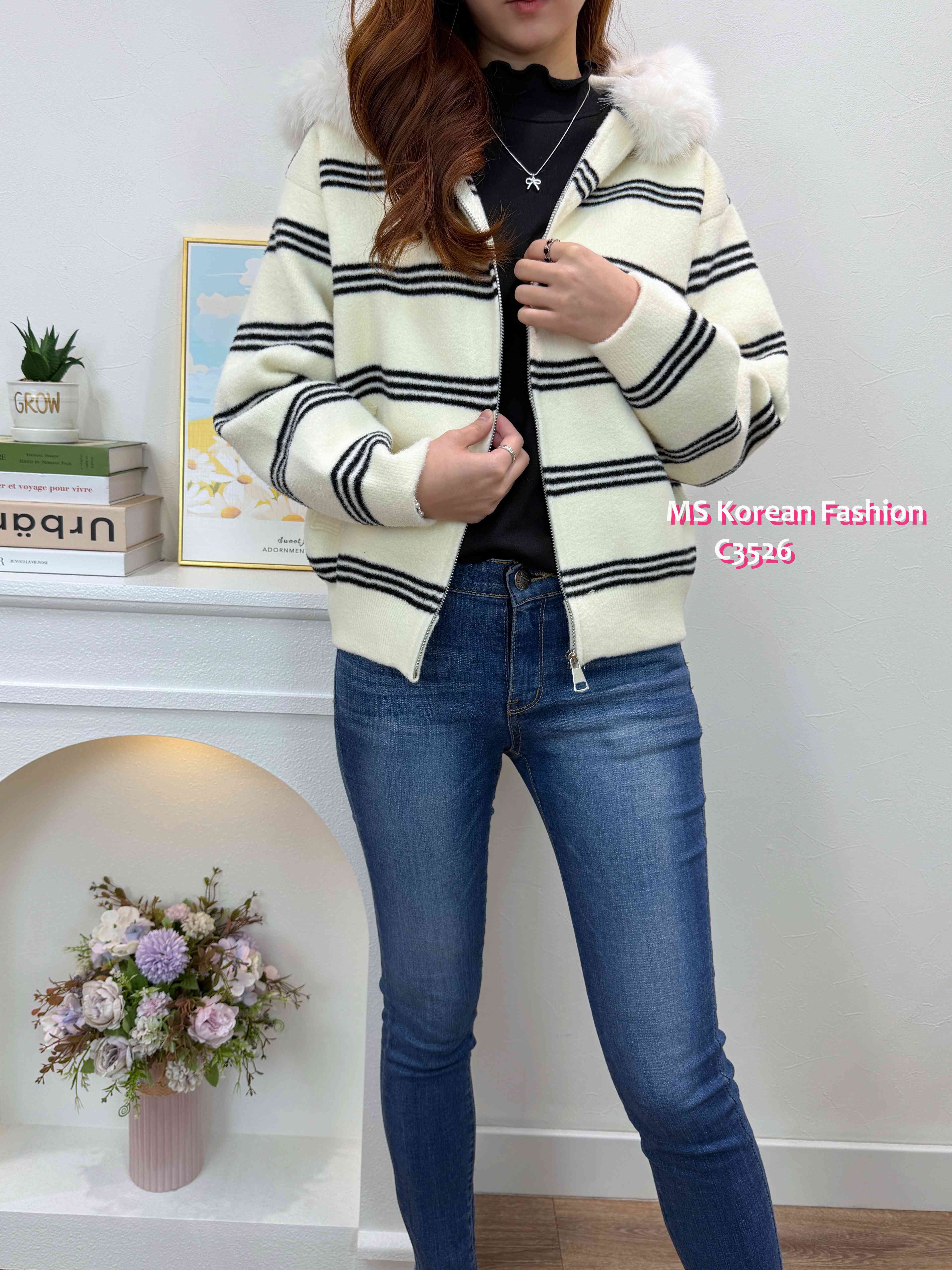 C3526 韓國🇰🇷淨色荷葉邊毛底top