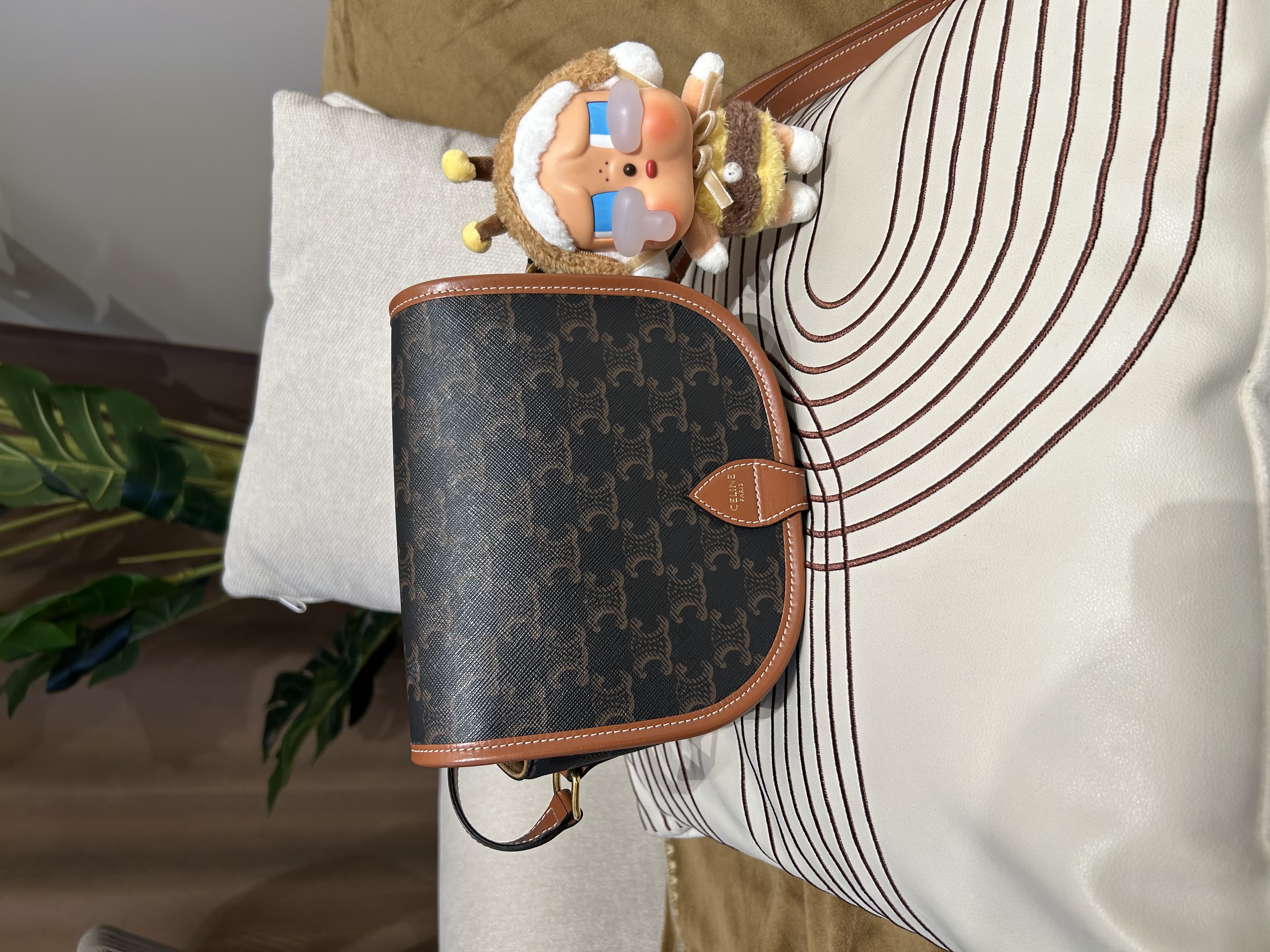 CELINE FOLCO medium Crossbody Bag 100%Authentic, 99%New✅收據✅dust bag