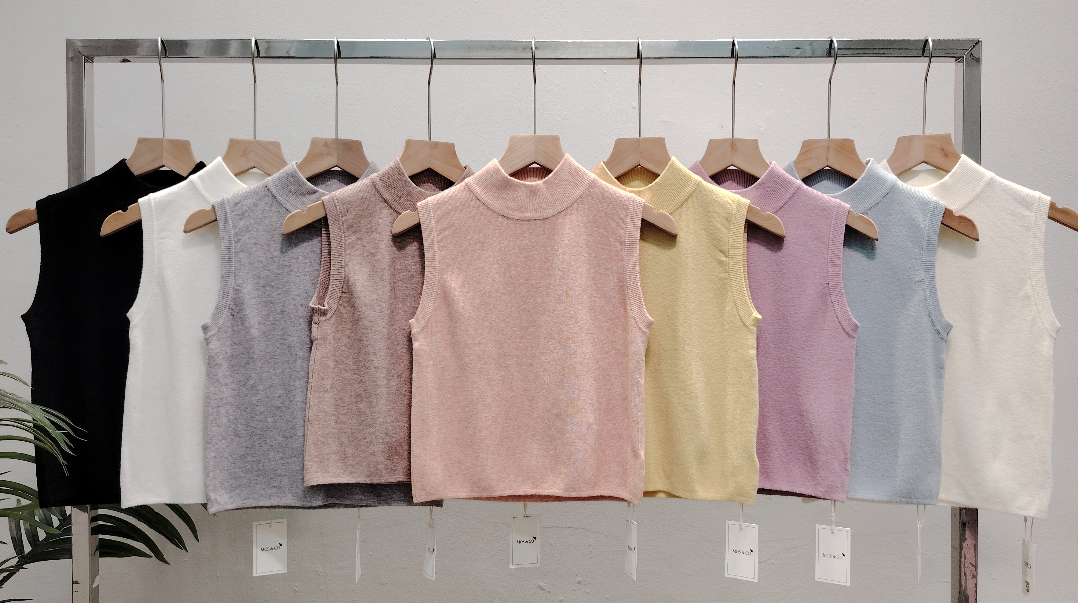 S552 High Neck Knitted Tank Top