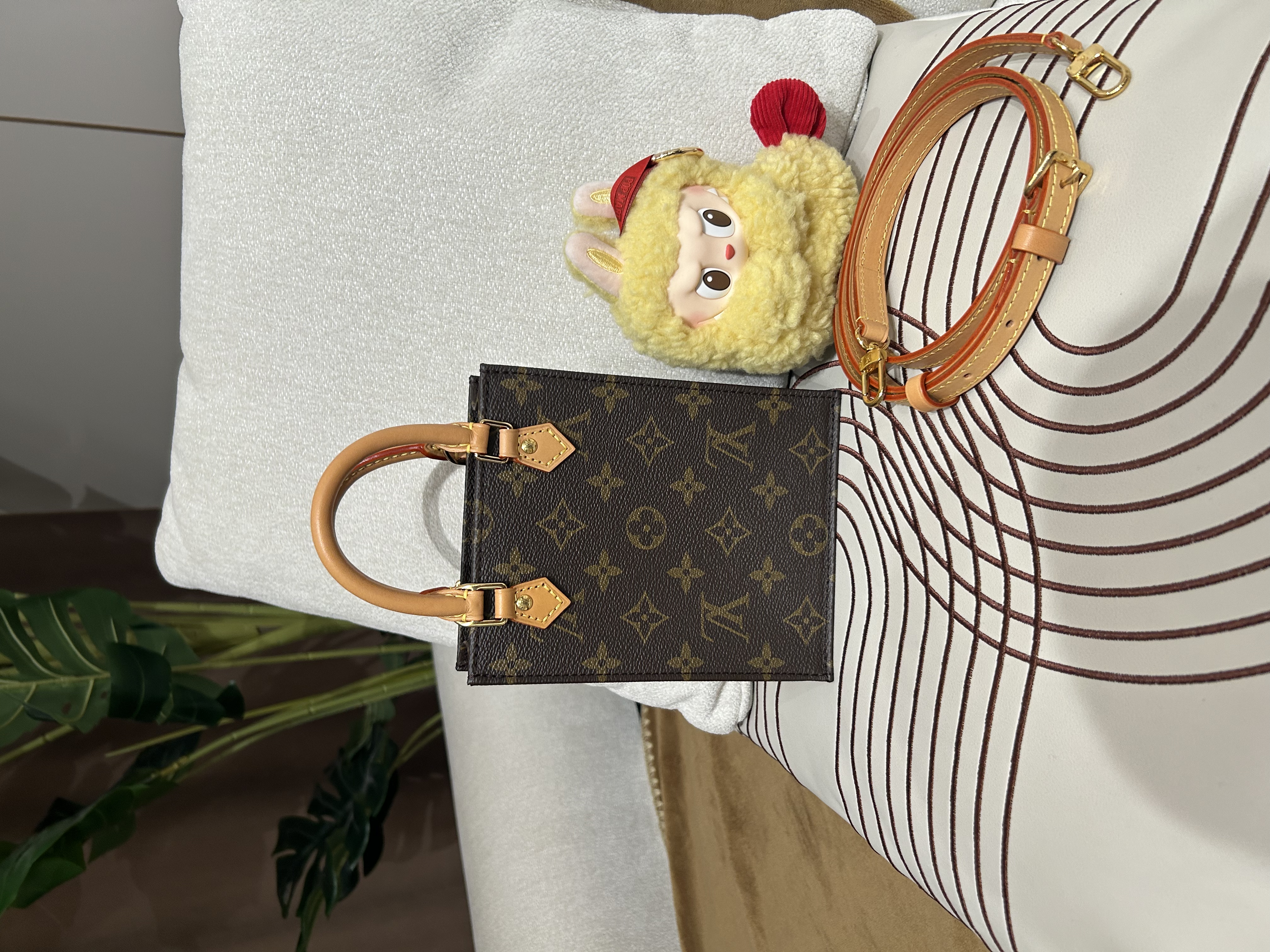 LV Petit Sac Plat Monogram M69442 100%Authentic, 99%New ✅NFC✅Dust bag✅Box