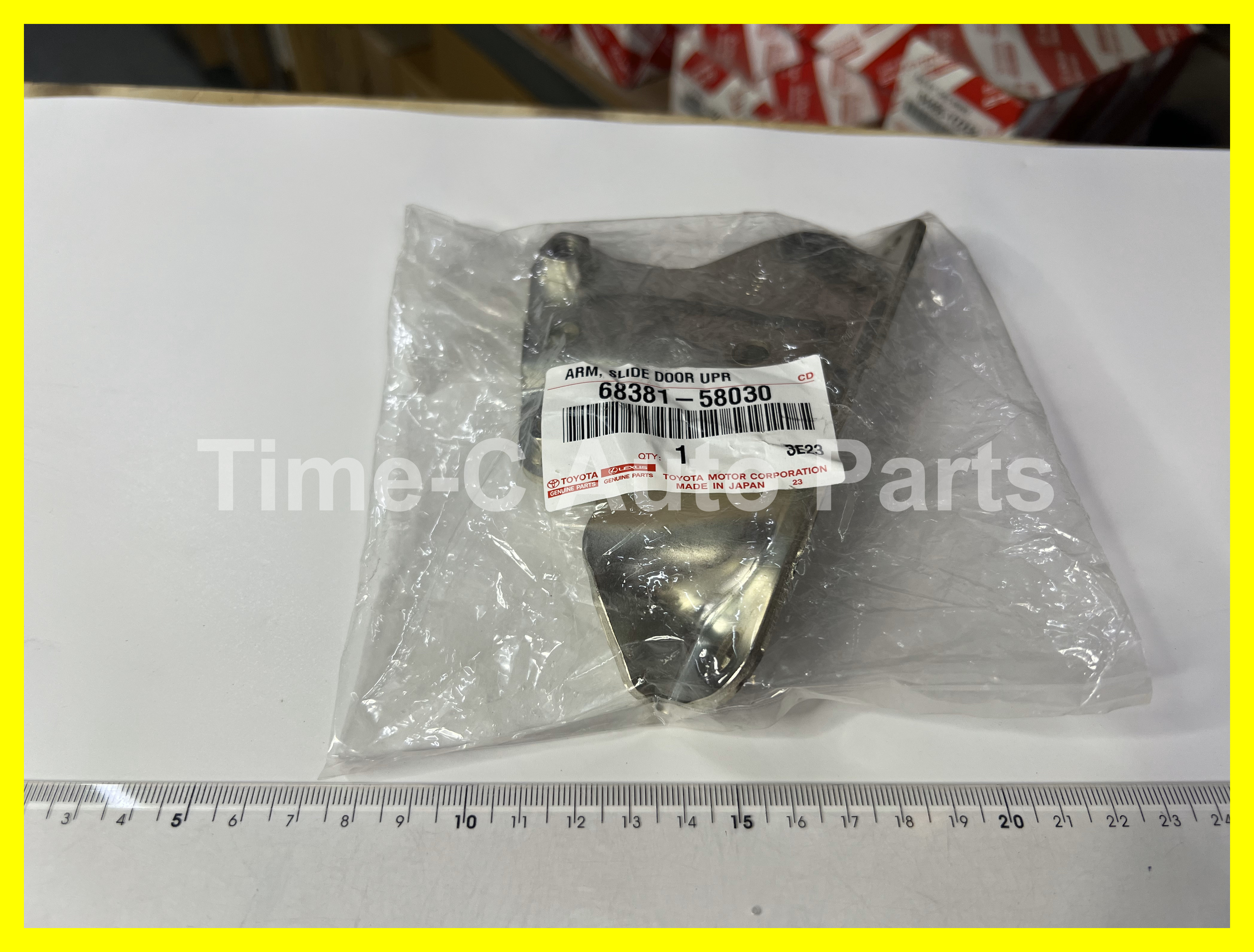 右中門上托轆 68381-58030 - Toyota Alphard Vellfire 30系