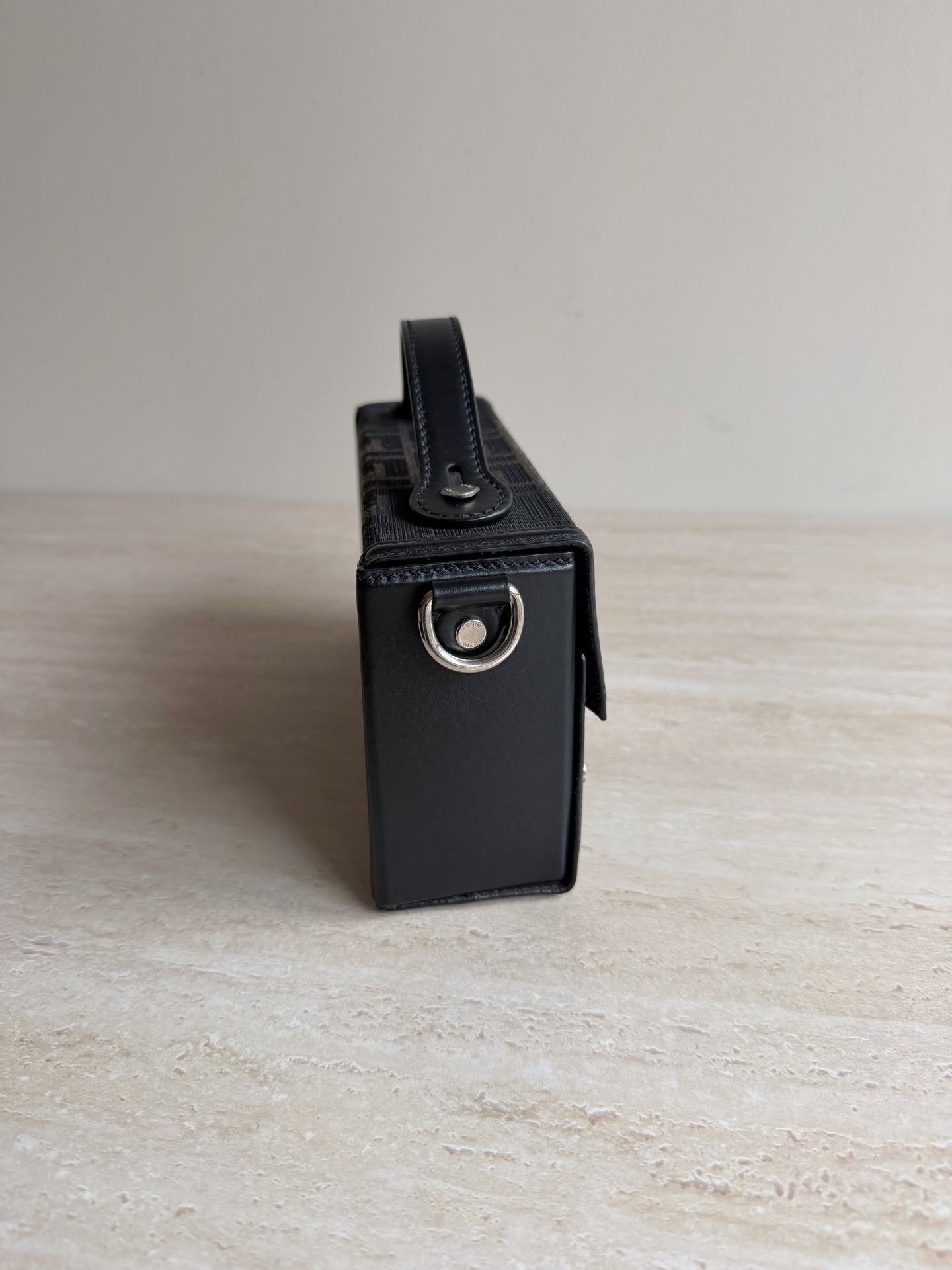 【預訂貨品】FENDI老花相機包