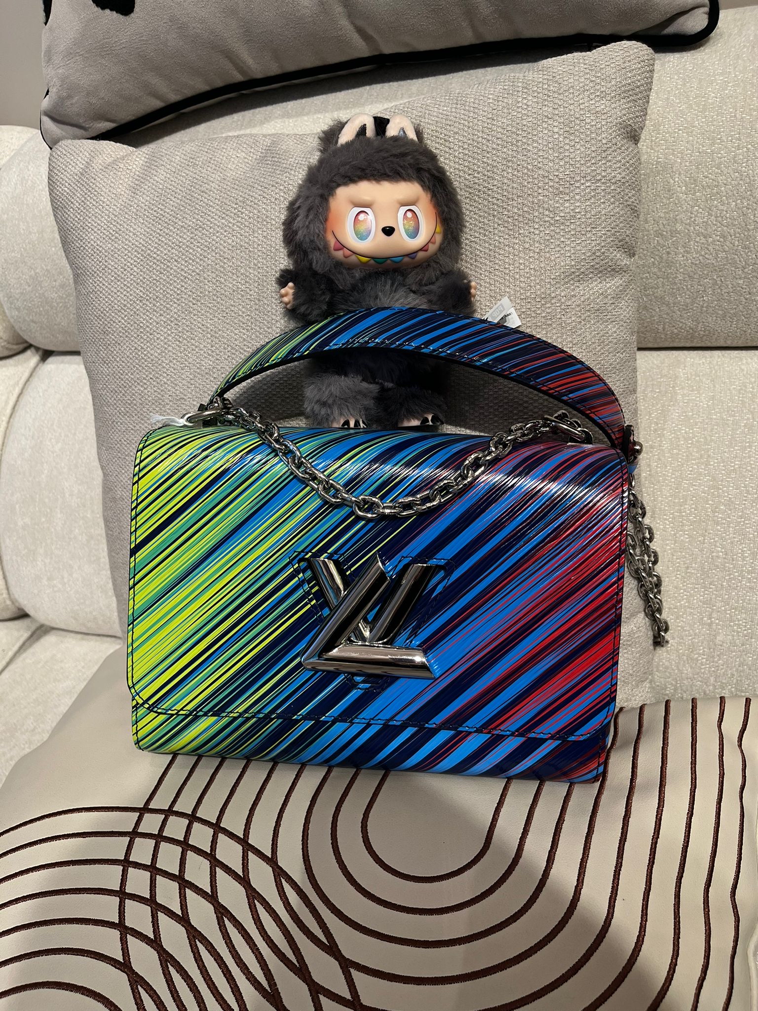 Lv twist mm epi leather 特別版 100%Authentic,95%new ✅mirror ✅dust bag ✨專門店售價$38,000📣 