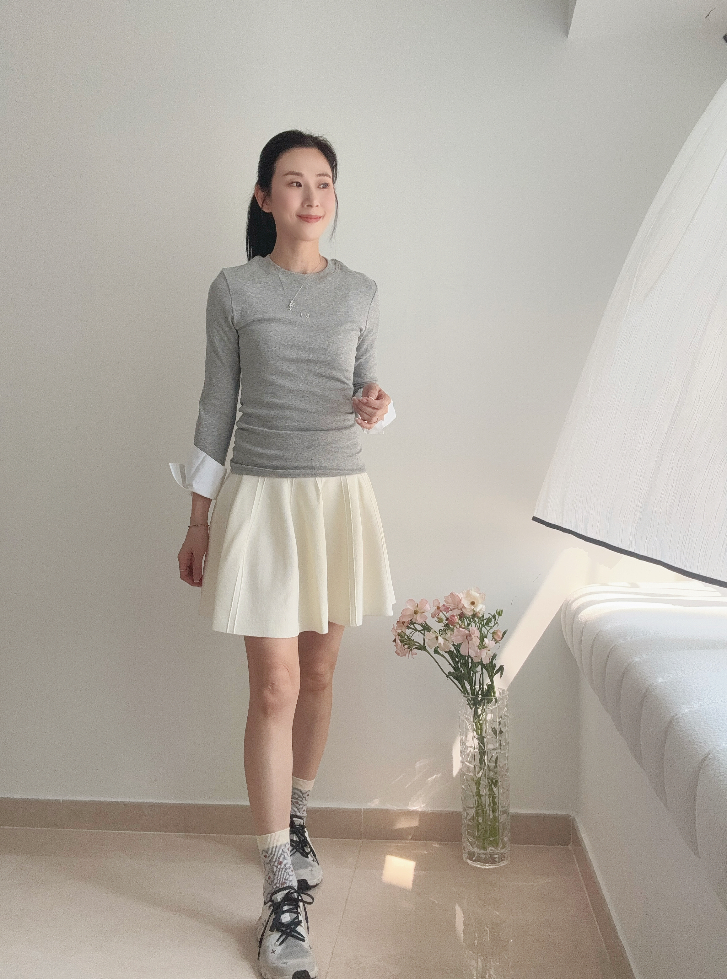 Feminine stretchy cuff tee 