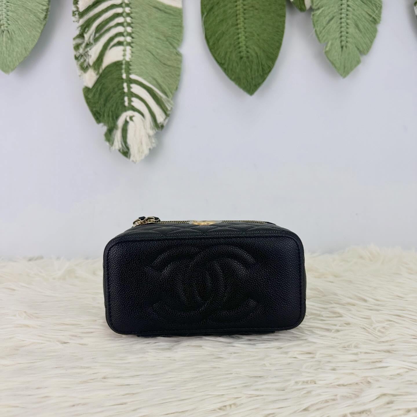 CHANEL 🤍PRE OWNED 23P 黑金荔枝皮 心型調節扣長盒子 晶片款 全套有單🖤