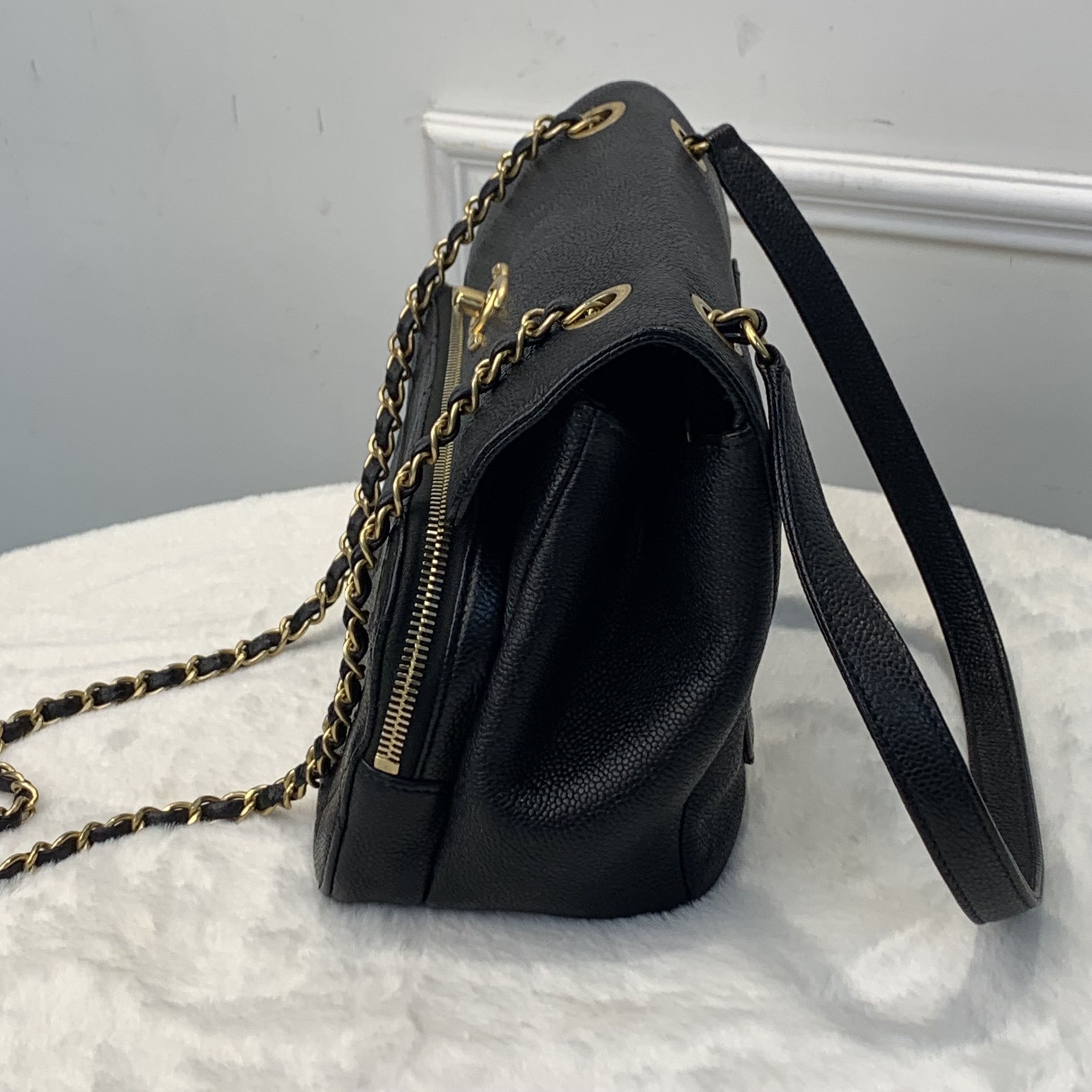 Chanel HandBag經典黑金郵差包🖤💛