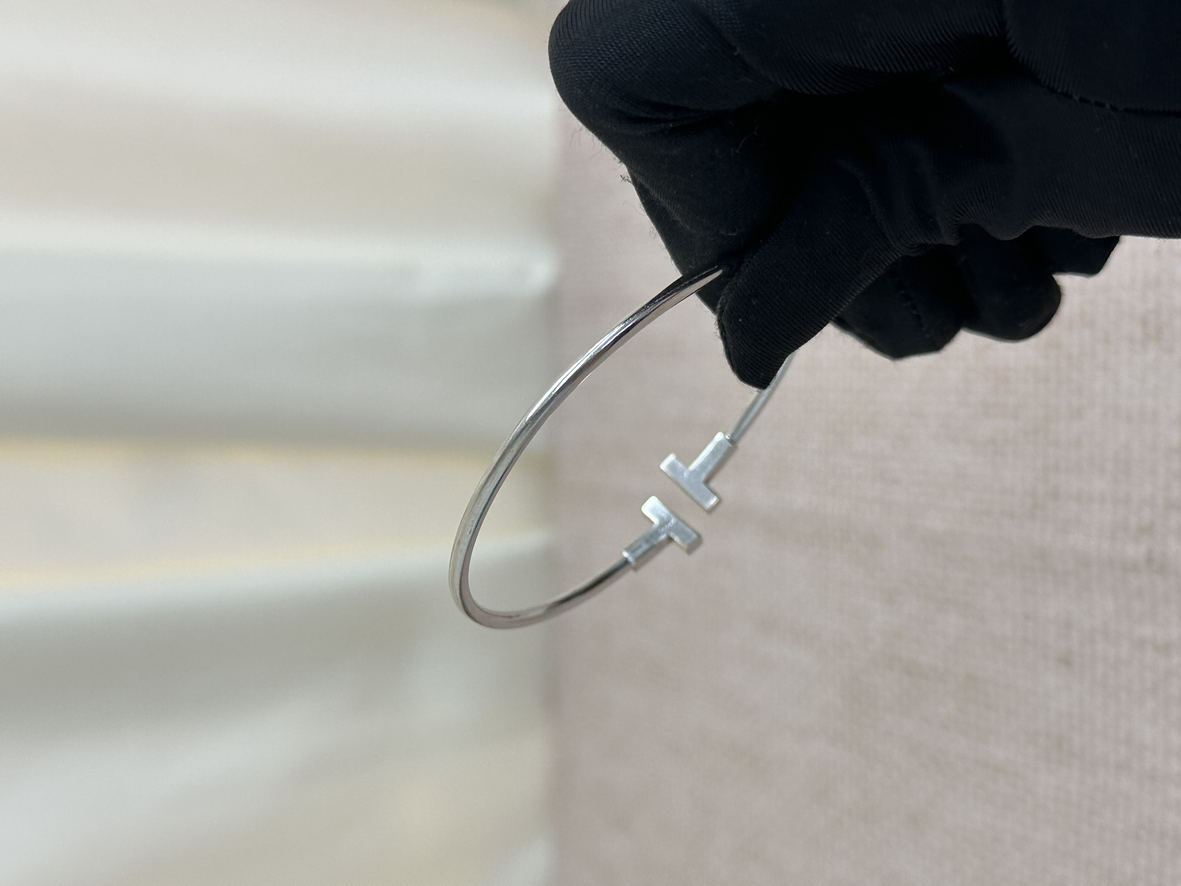 Pre-owned Tiffany & Co. T Wire Bracelet/ Product Code: 26041902