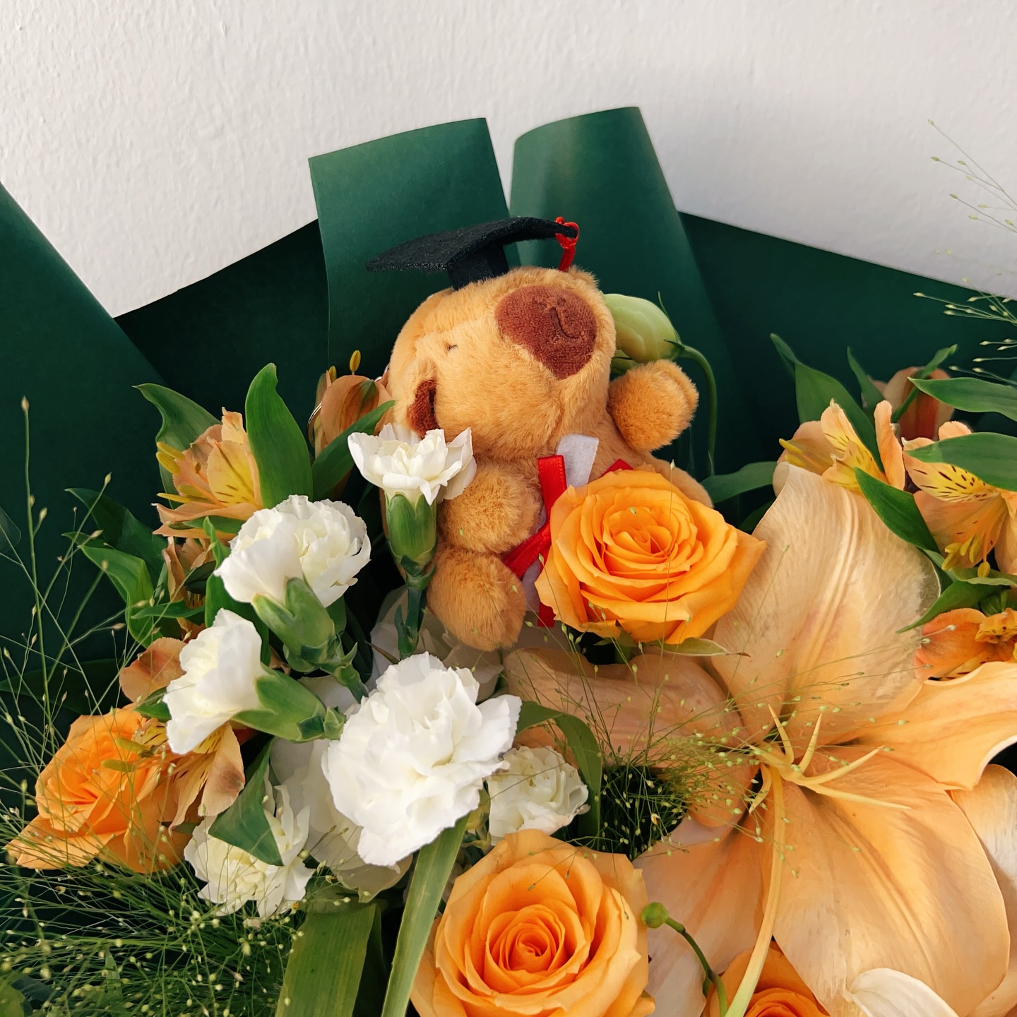 Graduation Lily Bouquet (Cabybara)