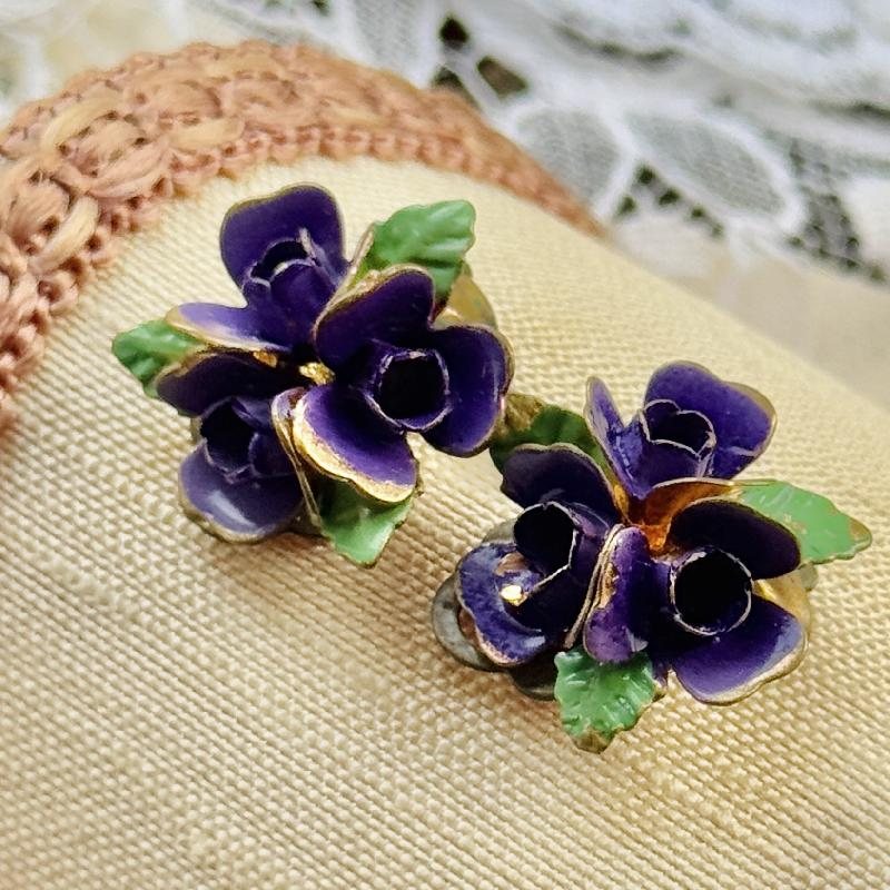 Vintage 1950s Made in Austria Hand-painted Cluster Flower Clip Earrings (MW265)