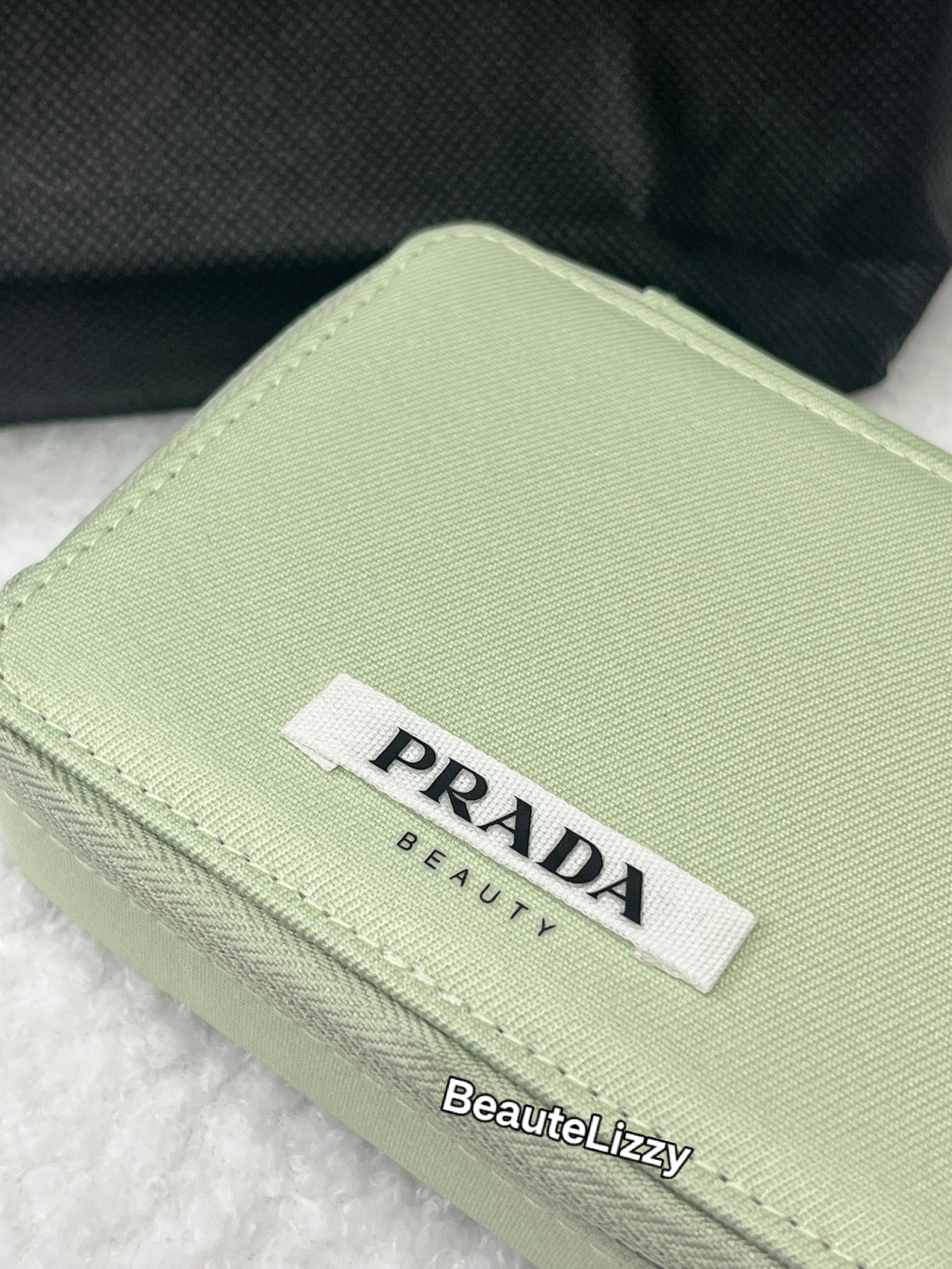 Prada 經典薄荷綠化妝包 首飾包 (  💕一個） （有黑色防塵袋  冇盒 ） 專櫃限量VIP禮物