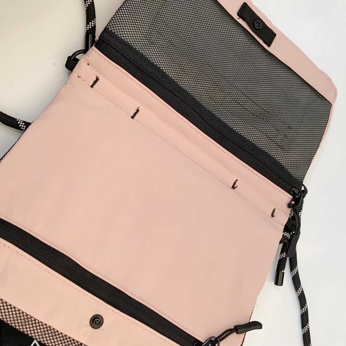 預訂 Danton斜揹包 [貨號26A1455]