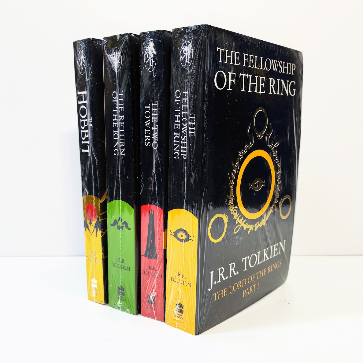 The Lord of Rings 4 books   The Hobbit / The Fellowship of the Ring / The Two Towers / The Return of the King 暢銷小說  魔戒三部曲指環王  A47