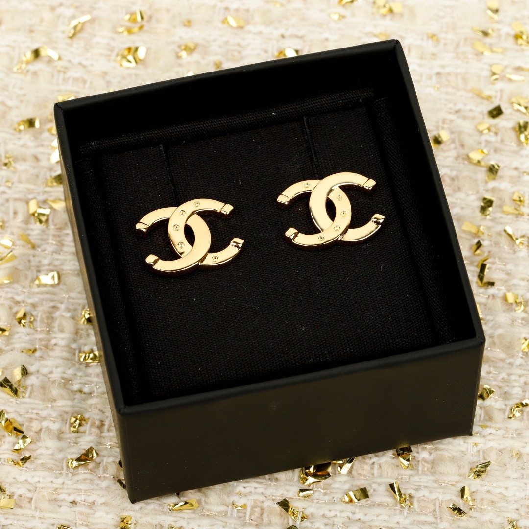 【原單】CHANEL 金色小號CC鉚釘耳環 - 禮盒裝