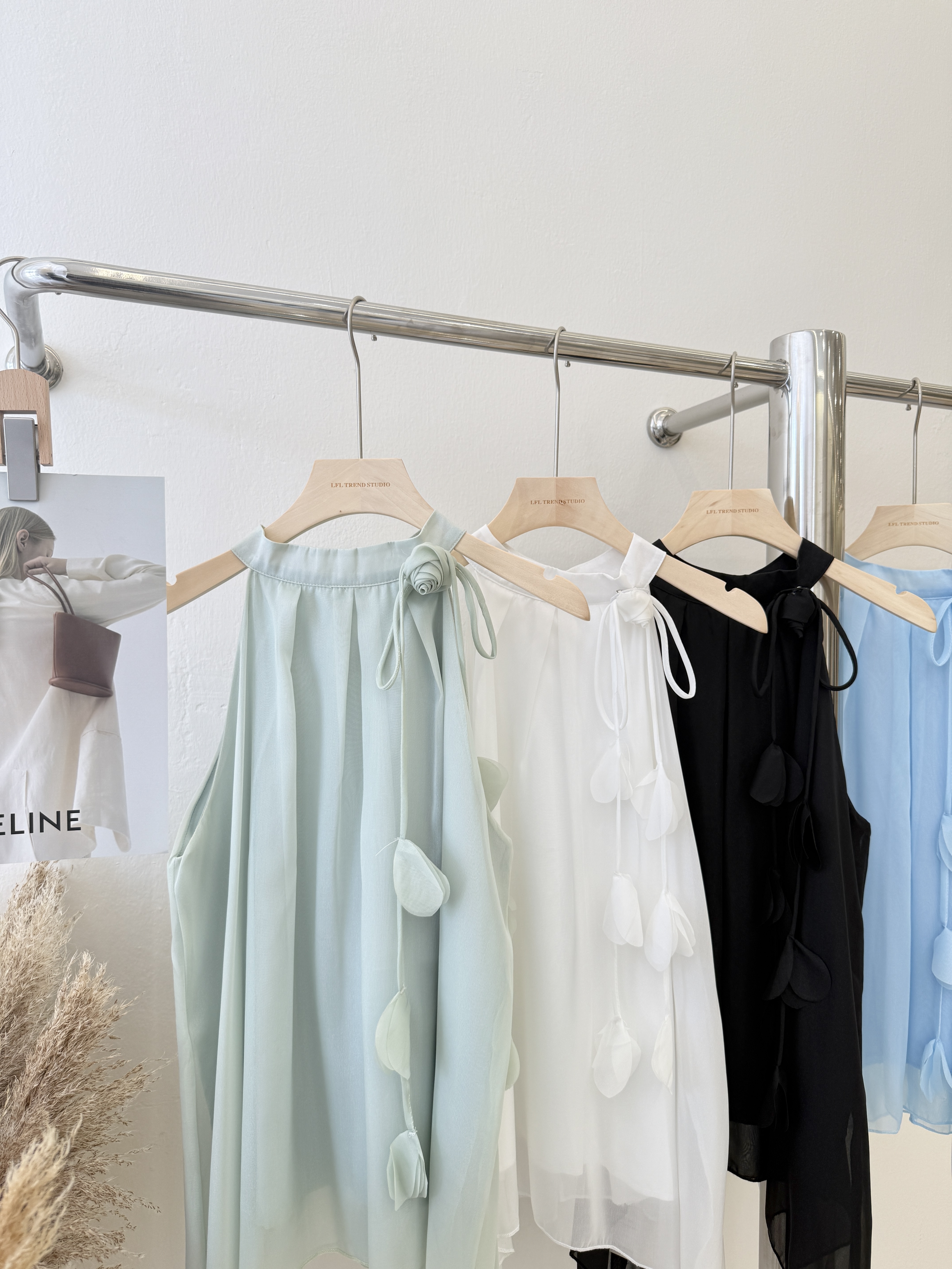 6926 立体花朵飘带挂脖雪纺衫