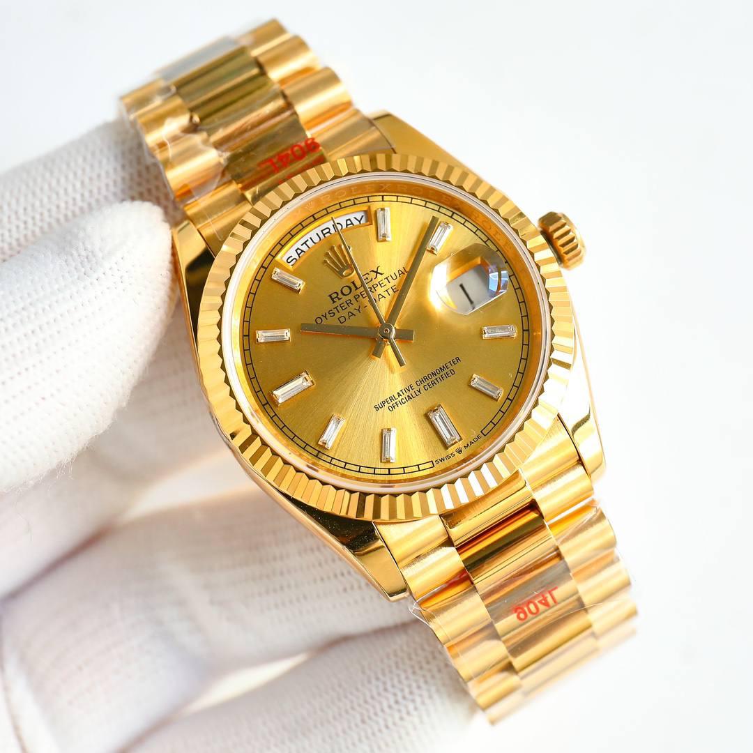 新款震撼发布 ROLEX 劳力士 🎮EA1 日志 36mm宝石盘系列腕表， 完美复刻另一个新高度，让你过目不忘！ 腕表尺寸36mmX11.5 新增了最让人着迷的宝石盘面和渐变面。 1.劳力士渐变绿面星期日历，最美36mm的超薄烟熏绿面，烟熏红面，烟熏兰面，让你一潮到底。 2.劳力士星期日历，最美36mm的超薄款，让土豪们最中意的黑冰糖面，金冰糖面。让你一豪到底。🎮 3.让大众劳力士玩家一直心念念的宝石面无字天书款终于面世了，一共有三款，排第一名的当然是黑暗深髄的黑玛瑙石面，第二的是高档金配绿的孔雀石面，和富豪们中意的虎眼石面。 最新推出让表迷们不用花大价格去改装了！