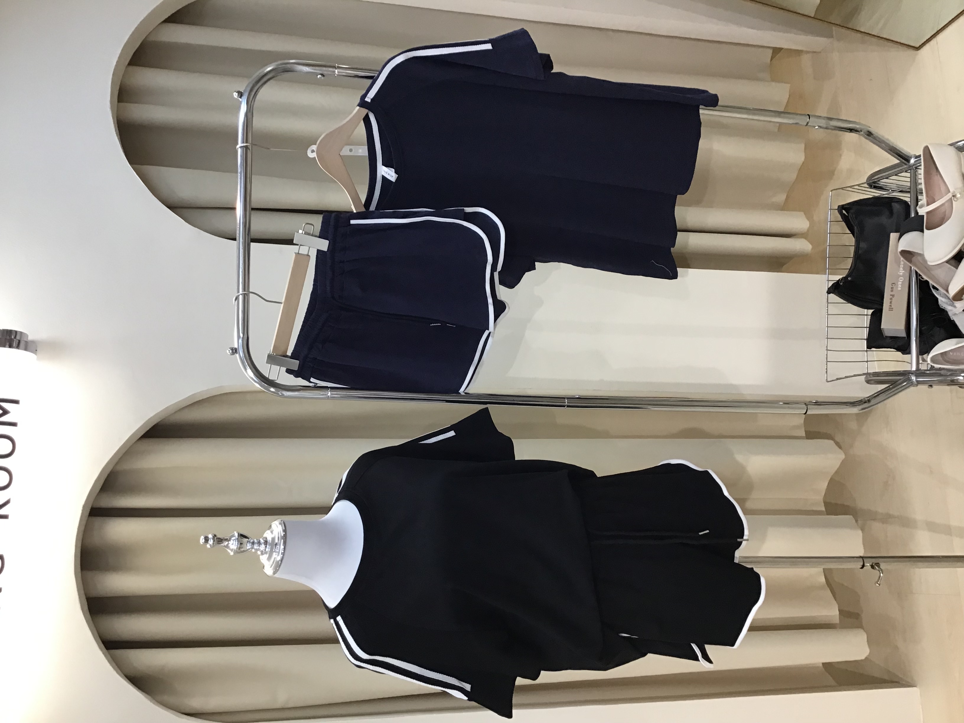 撞色条纹休闲套装