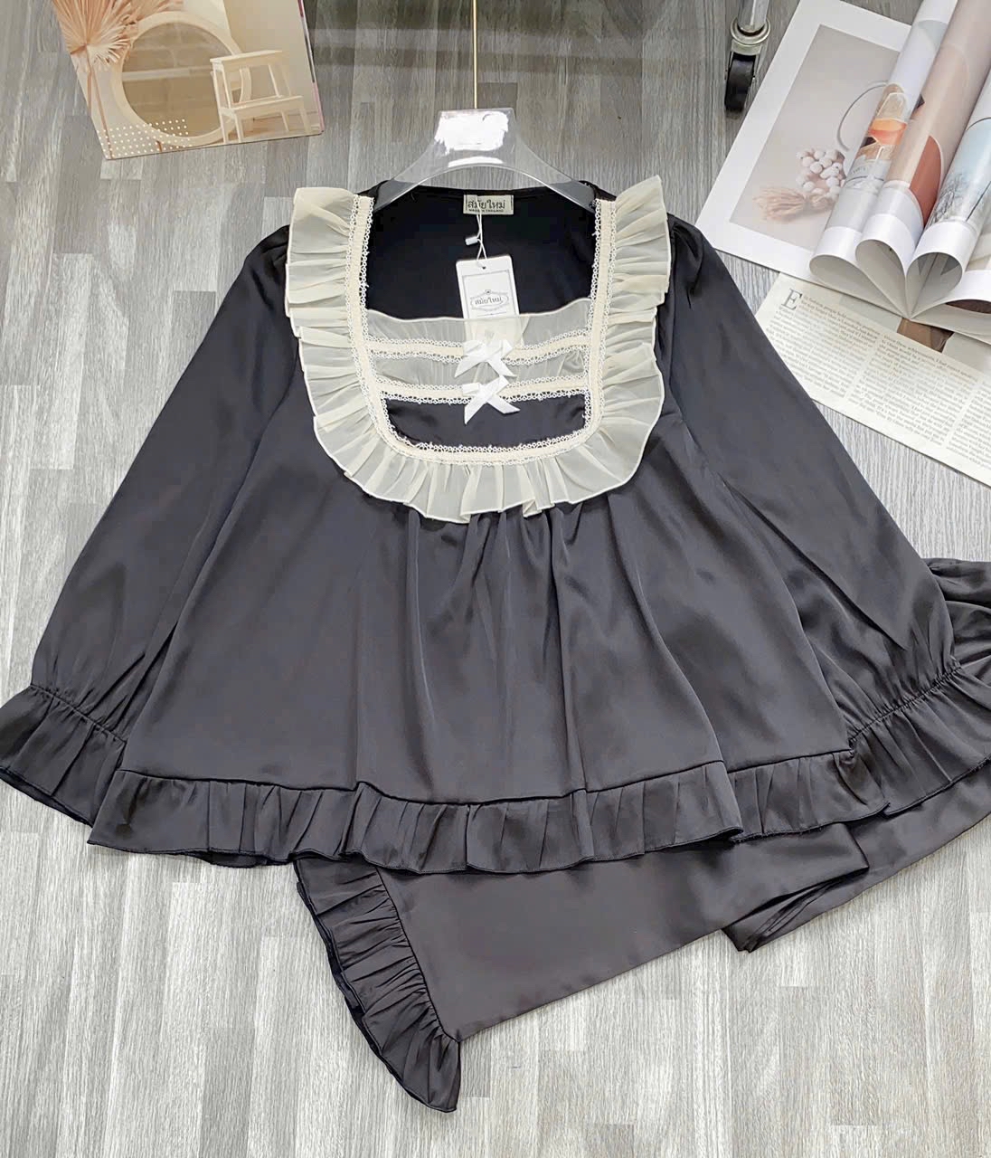 緞面荷葉邊睡衣套裝復古風