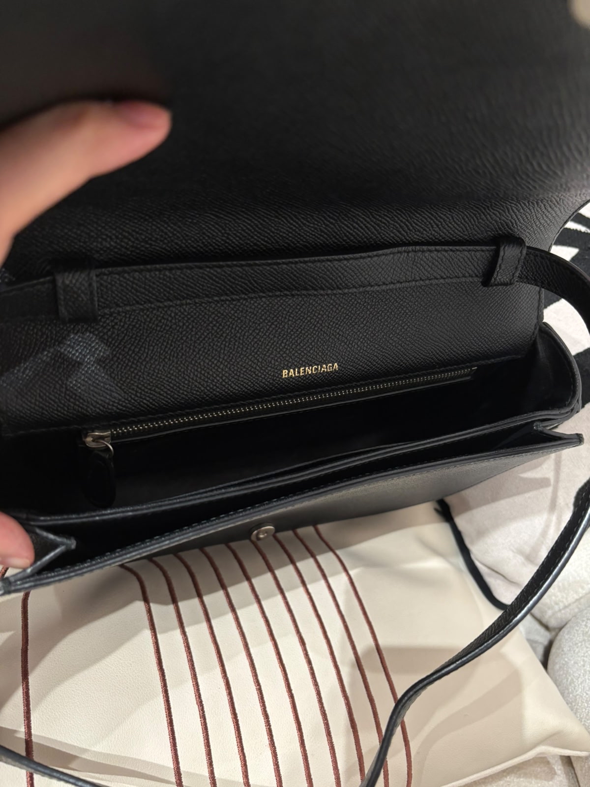 Balenciaga Crossbody Bag Black Calfskin 100%Authentic, 95%New