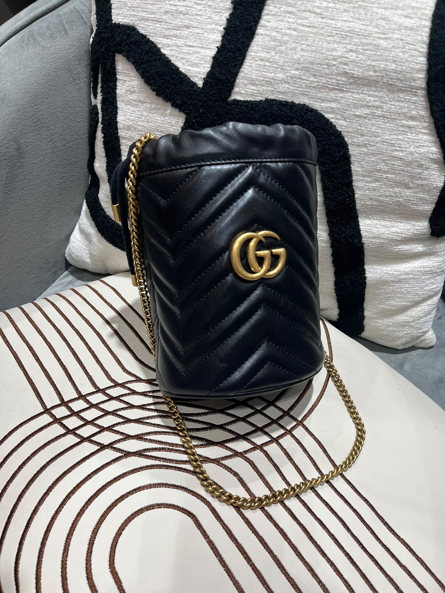 全新 GUCCI GG Marmont mini matelassé leather bucket bag 黑色牛皮水桶斜孭袋 100%Authentic, 全新未使用品 ✅dust bag✅box